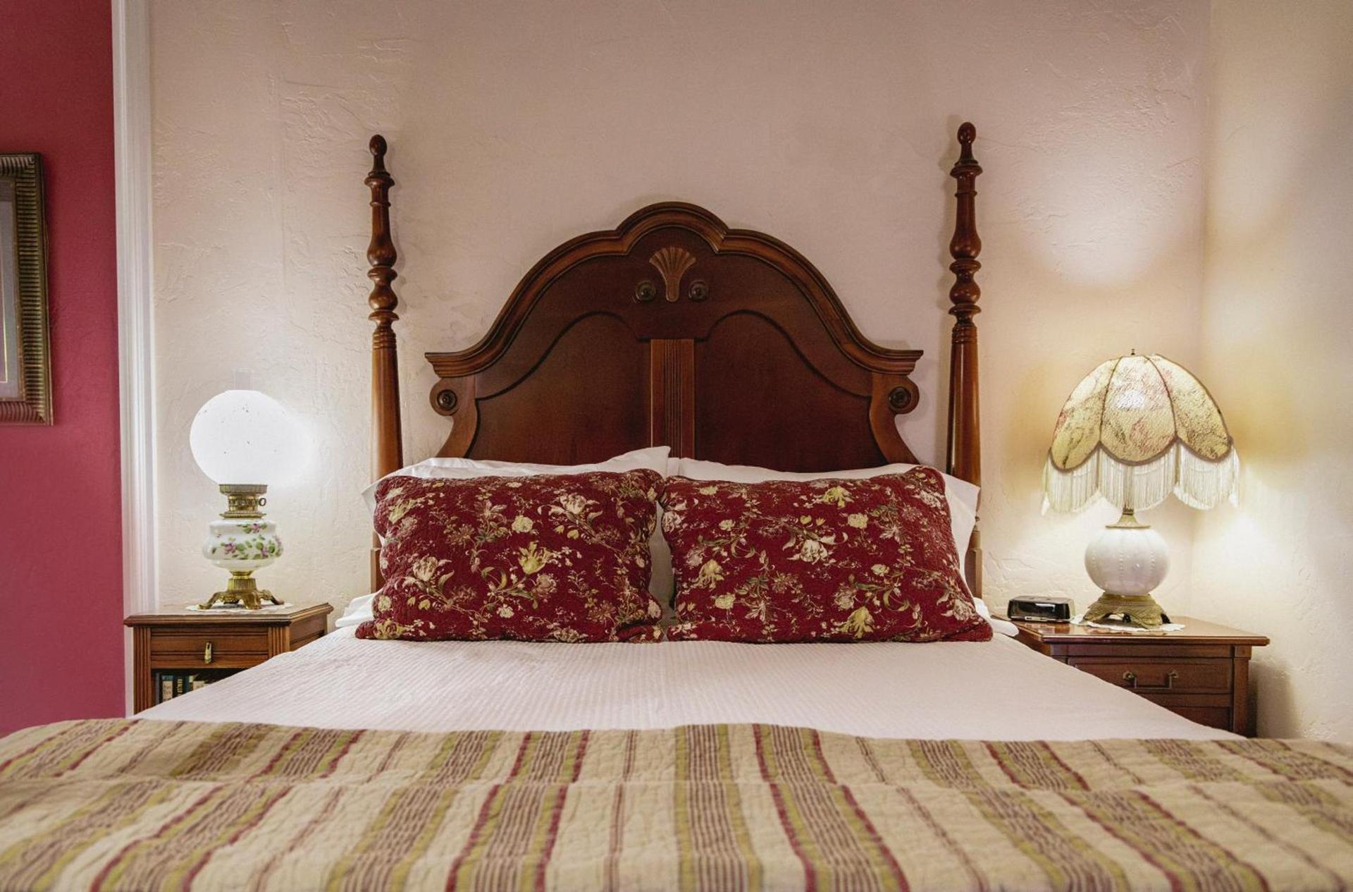 Weaverville Hotel photo 9