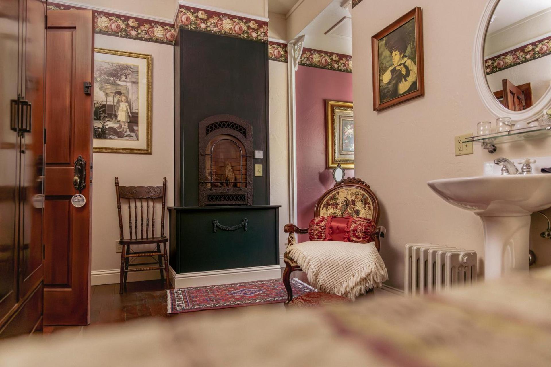 Weaverville Hotel photo 42