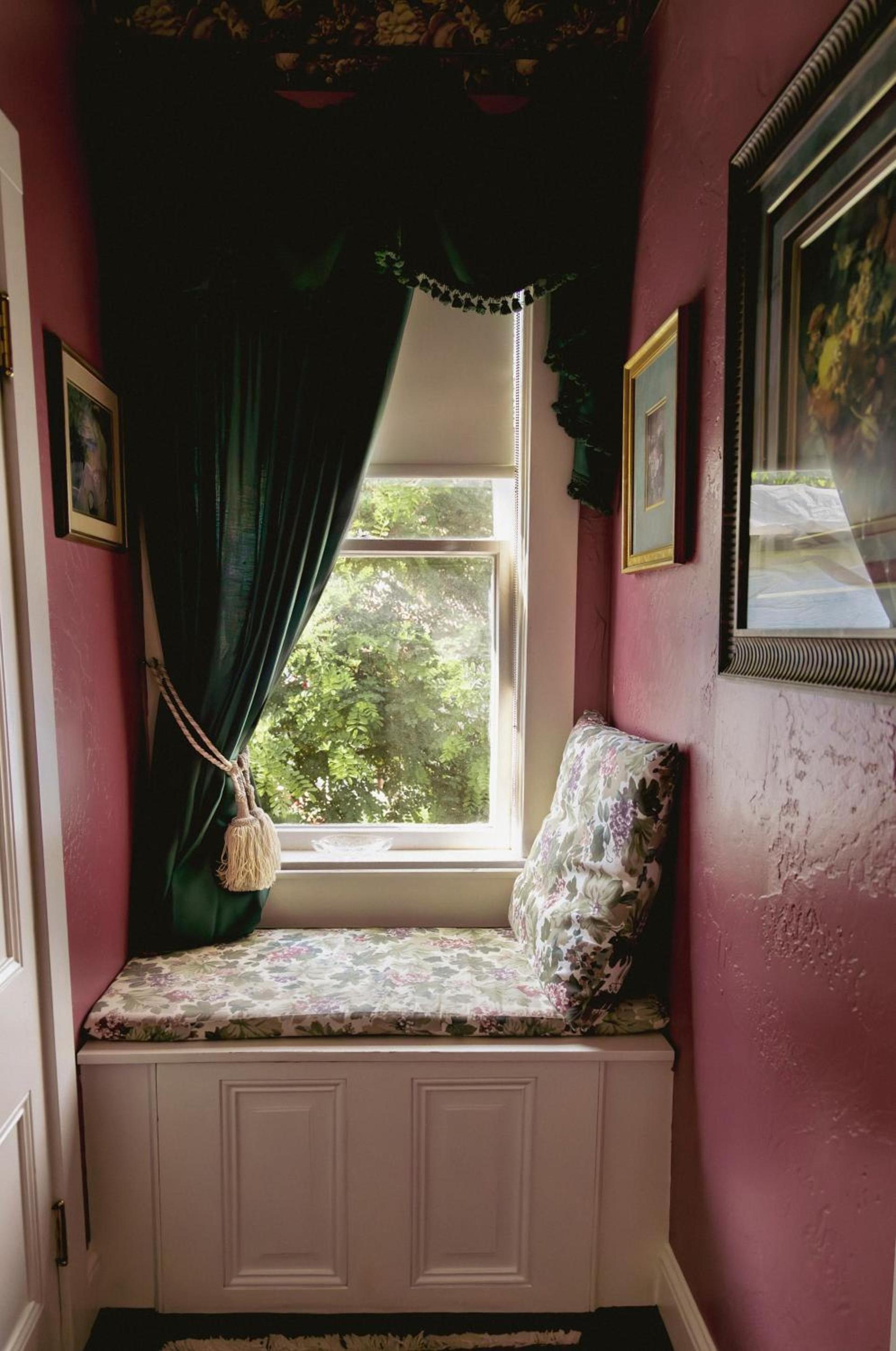 Weaverville Hotel photo 40