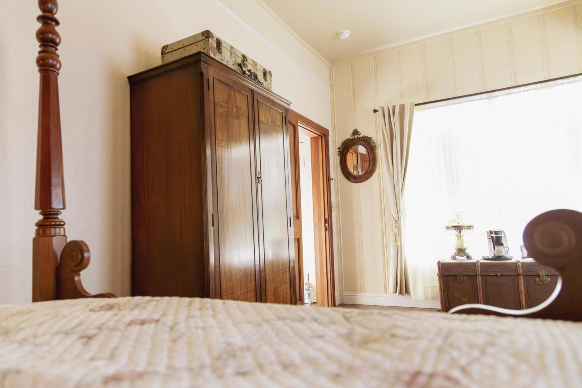 Weaverville Hotel photo 46