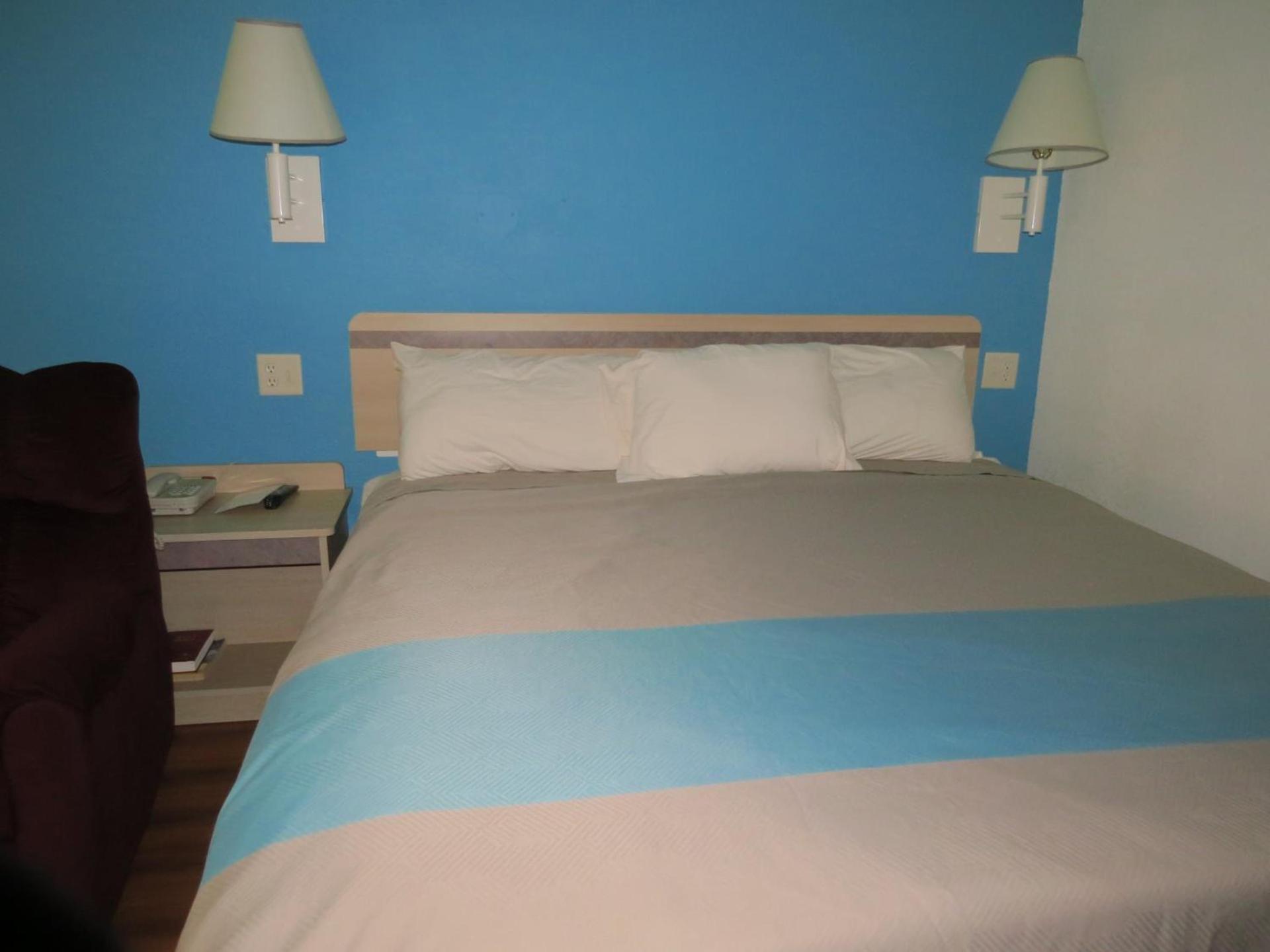 Motel 6-Mitchell, SD photo 35