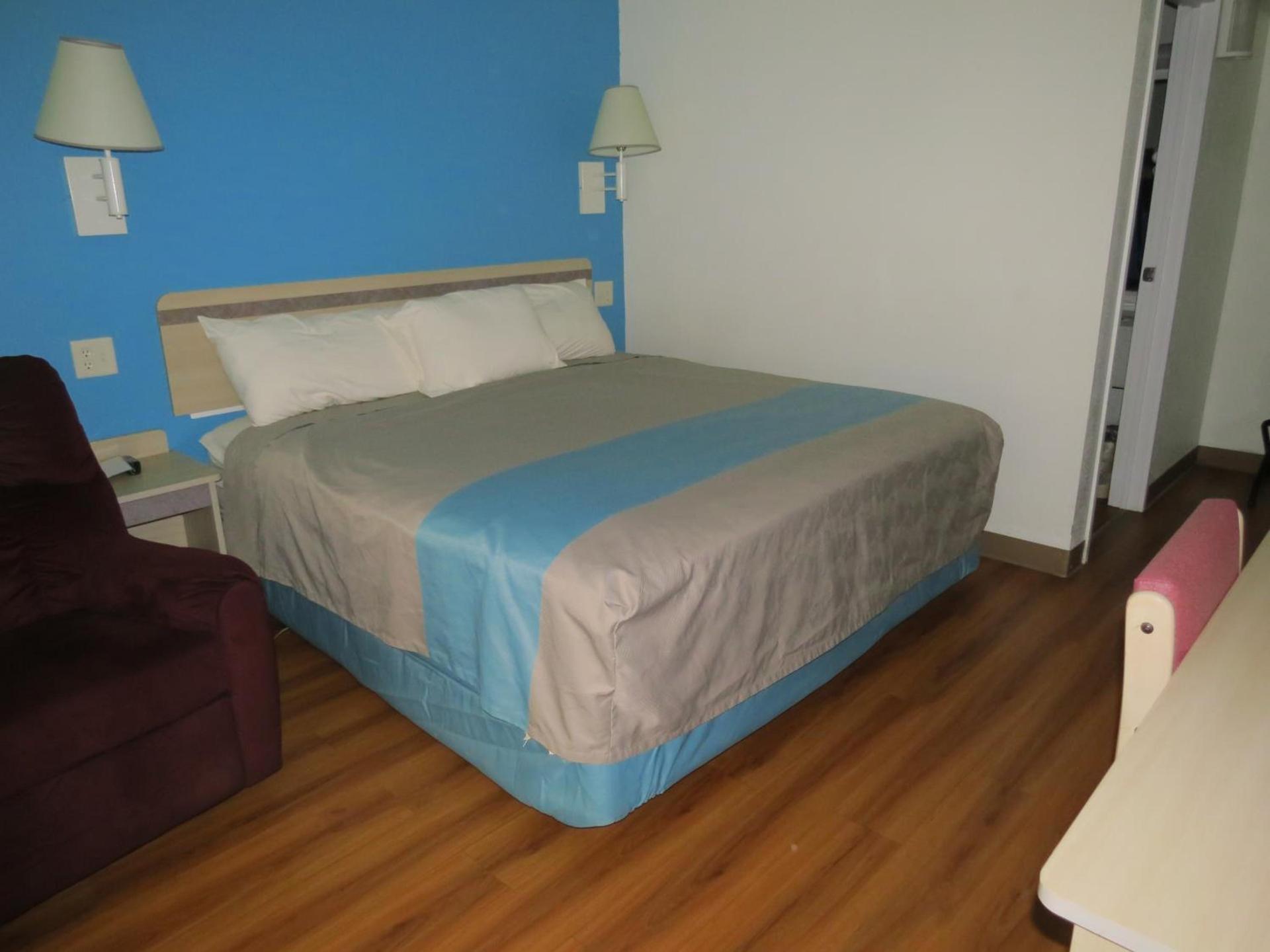 Motel 6-Mitchell, SD photo 36