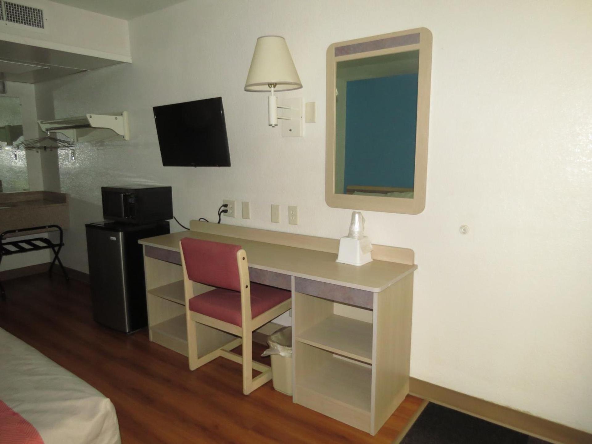 Motel 6-Mitchell, SD photo 39