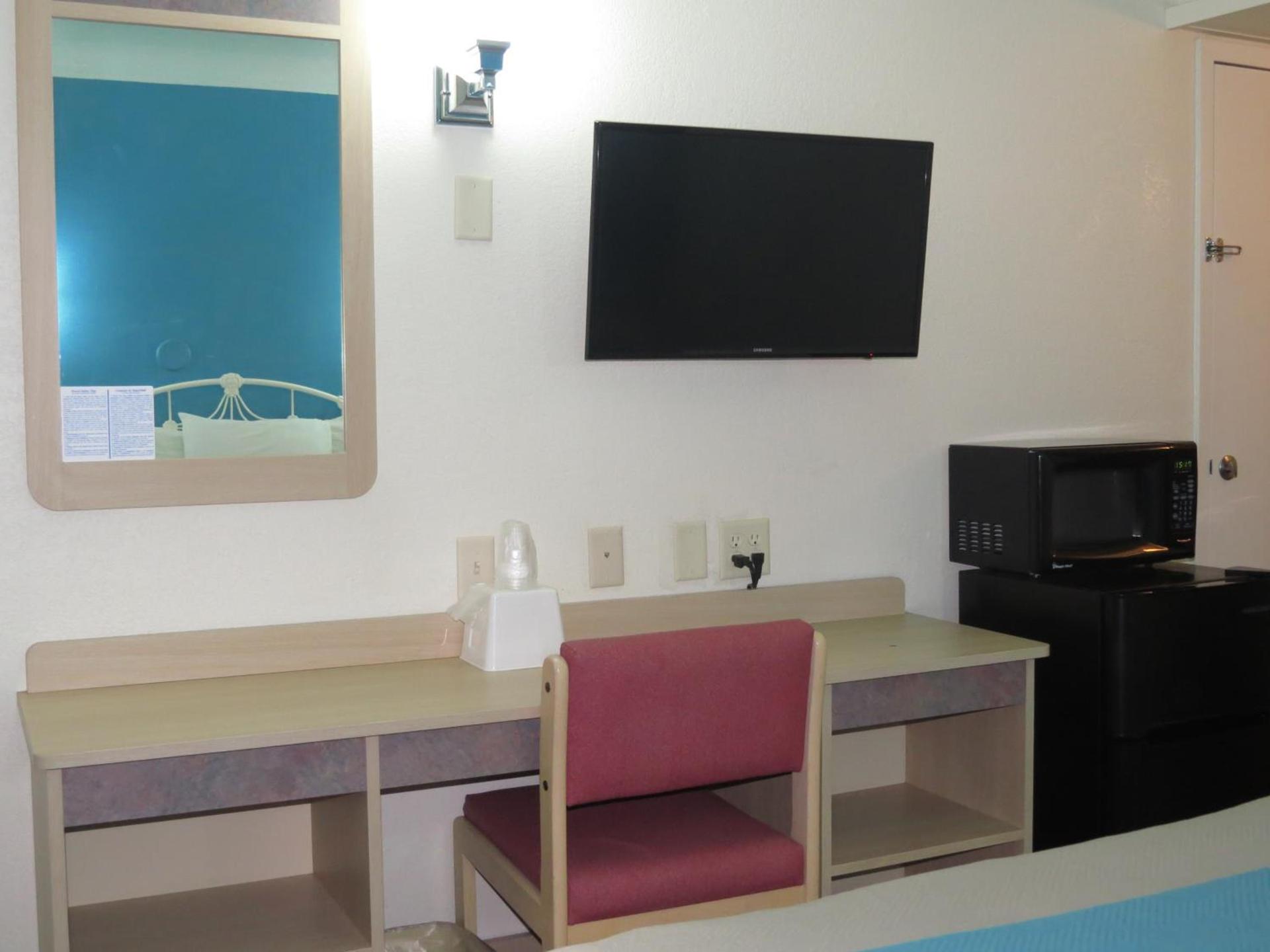Motel 6-Mitchell, SD photo 42