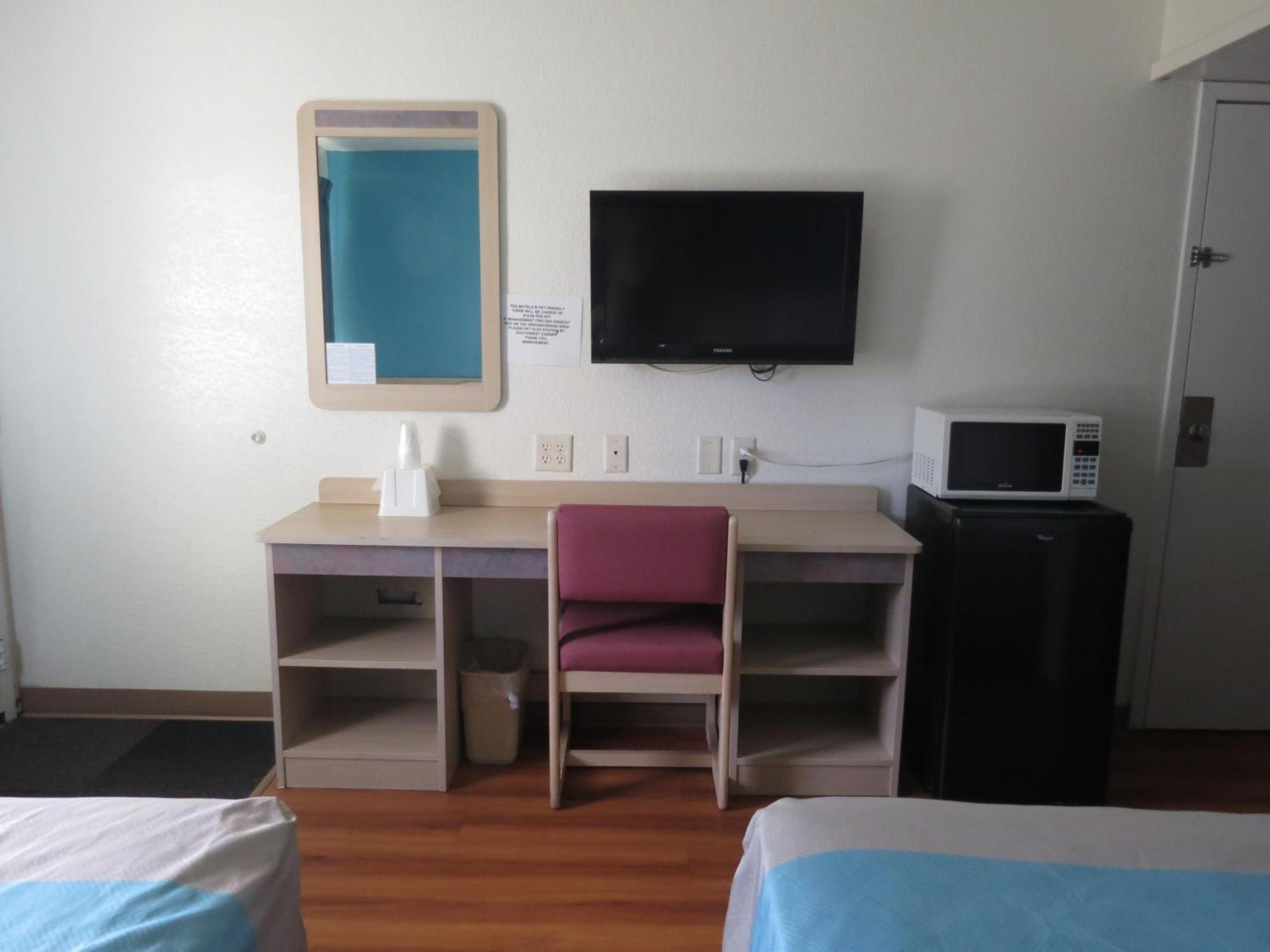 Motel 6-Mitchell, SD photo 45
