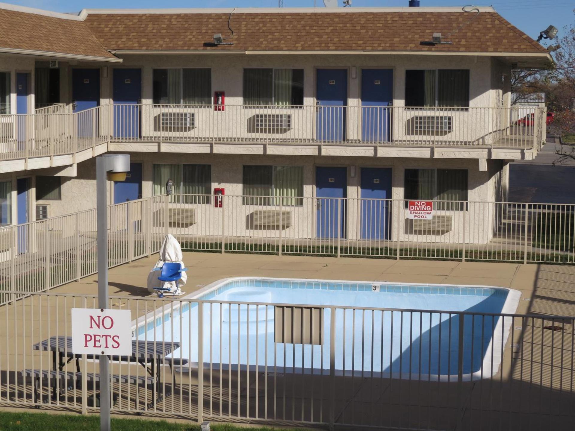 Motel 6-Mitchell, SD photo 38