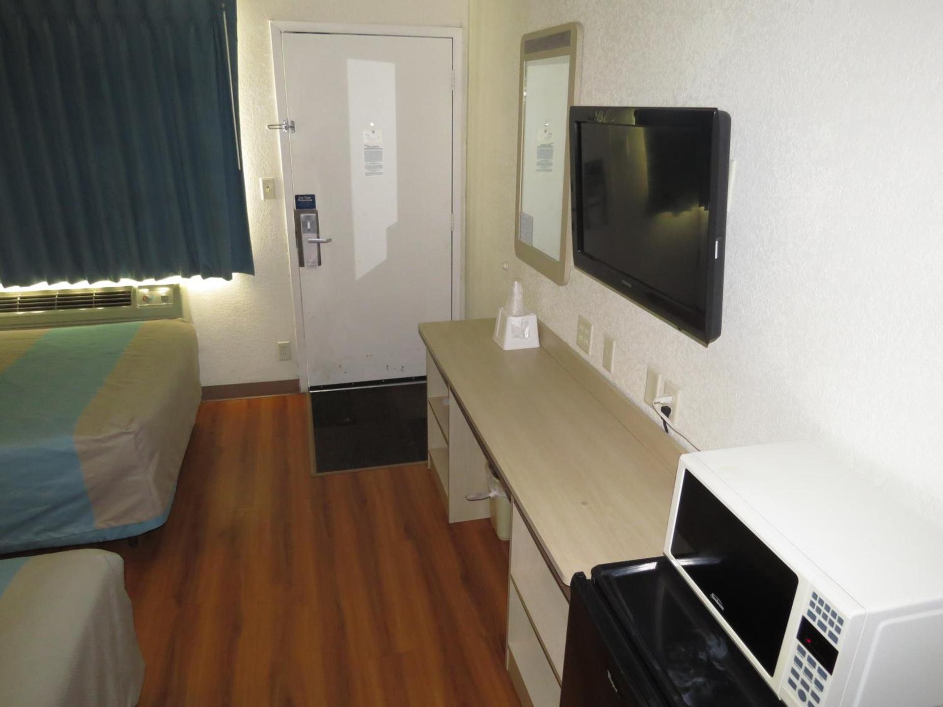 Motel 6-Mitchell, SD photo 46