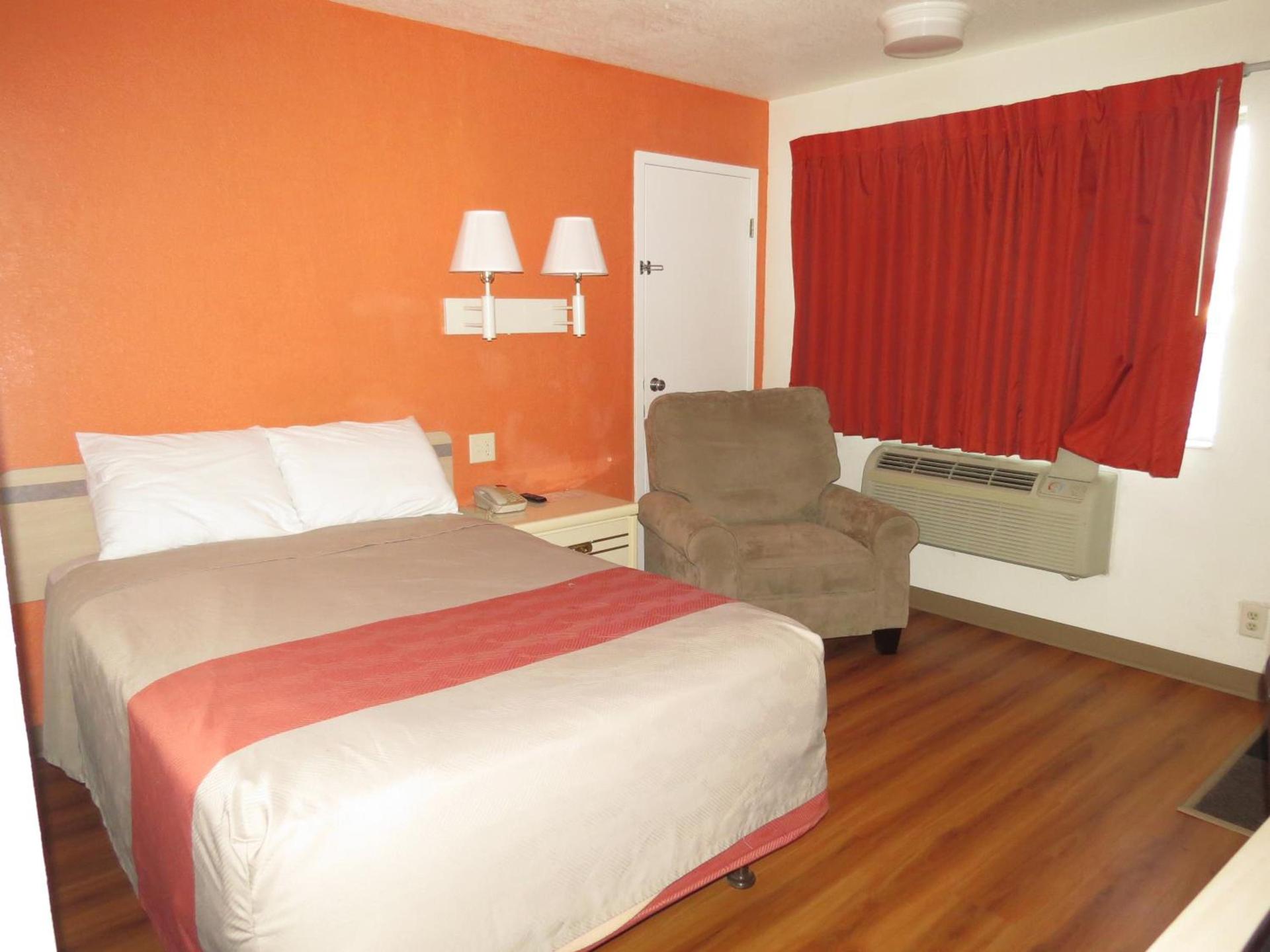Motel 6-Mitchell, SD photo 48