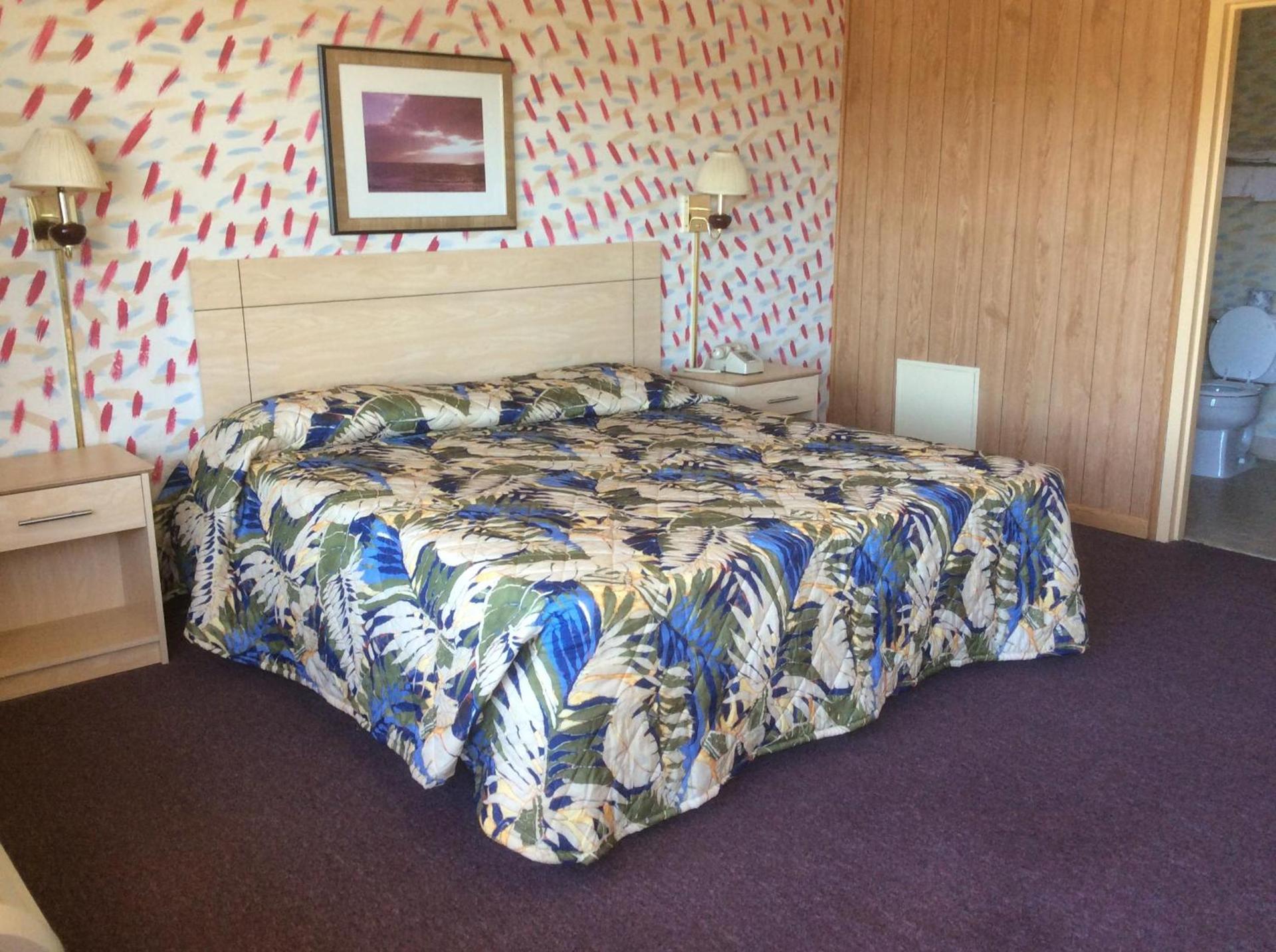 MacThrift Motor Inn photo 17