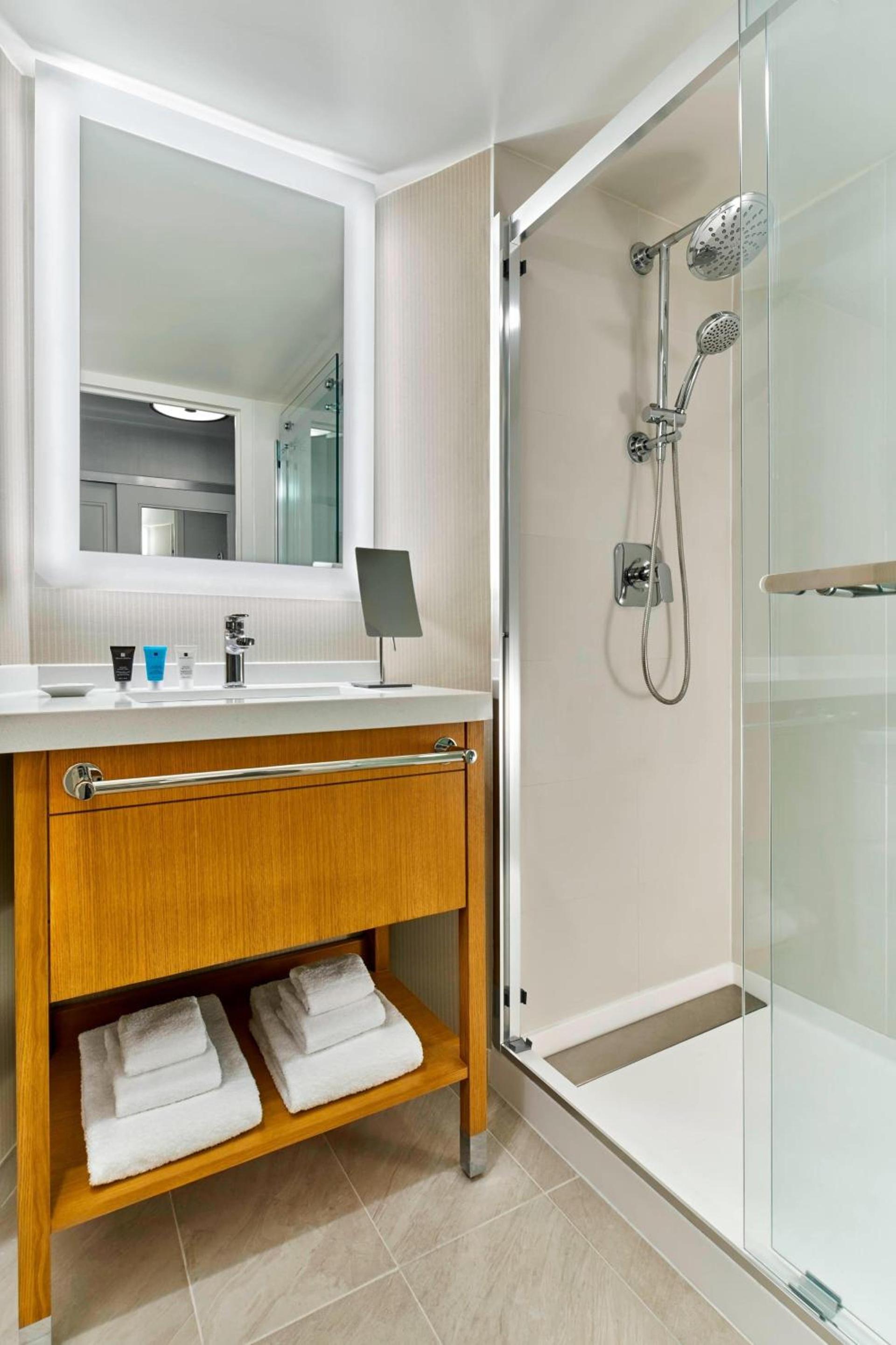 Delta Hotels by Marriott Richmond Downtown photo 12