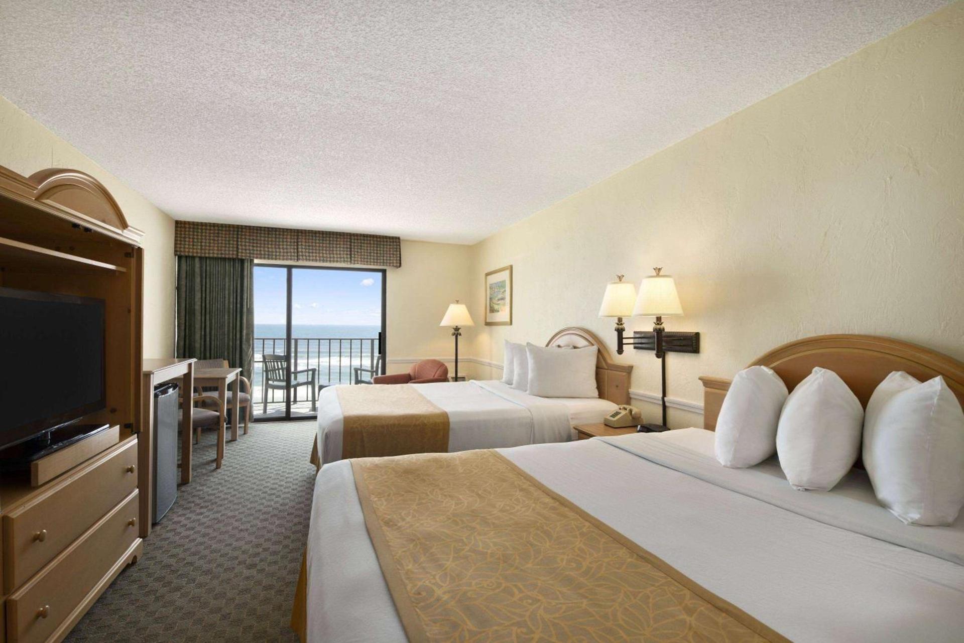 Days Inn by Wyndham Daytona Oceanfront photo 6