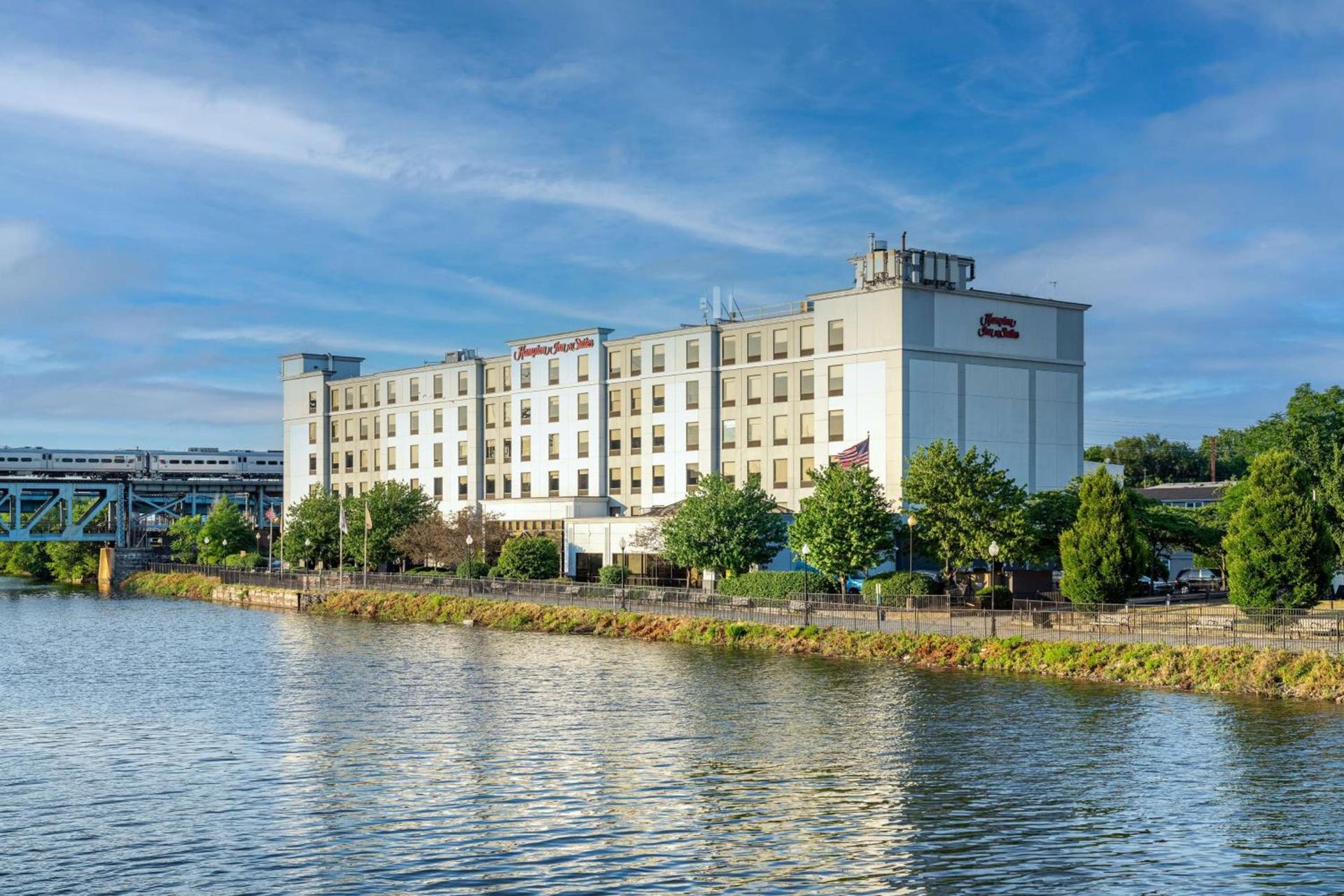 Hampton Inn & Suites Newark-Harrison-Riverwalk photo 6