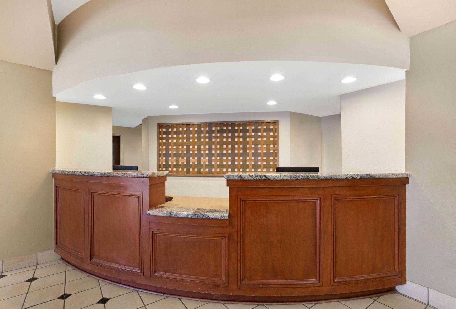 La Quinta by Wyndham New Haven photo 4