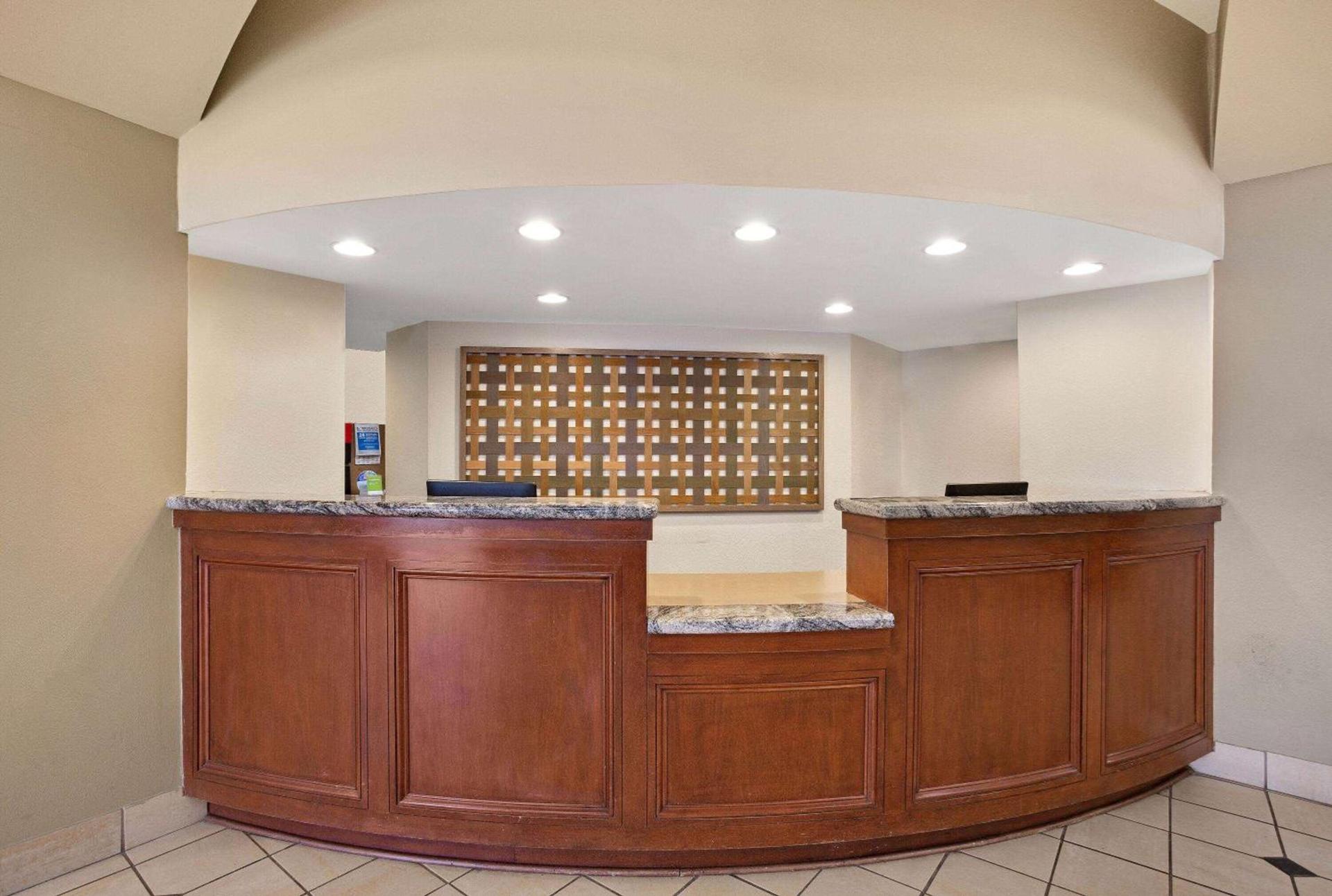 La Quinta by Wyndham New Haven photo 6