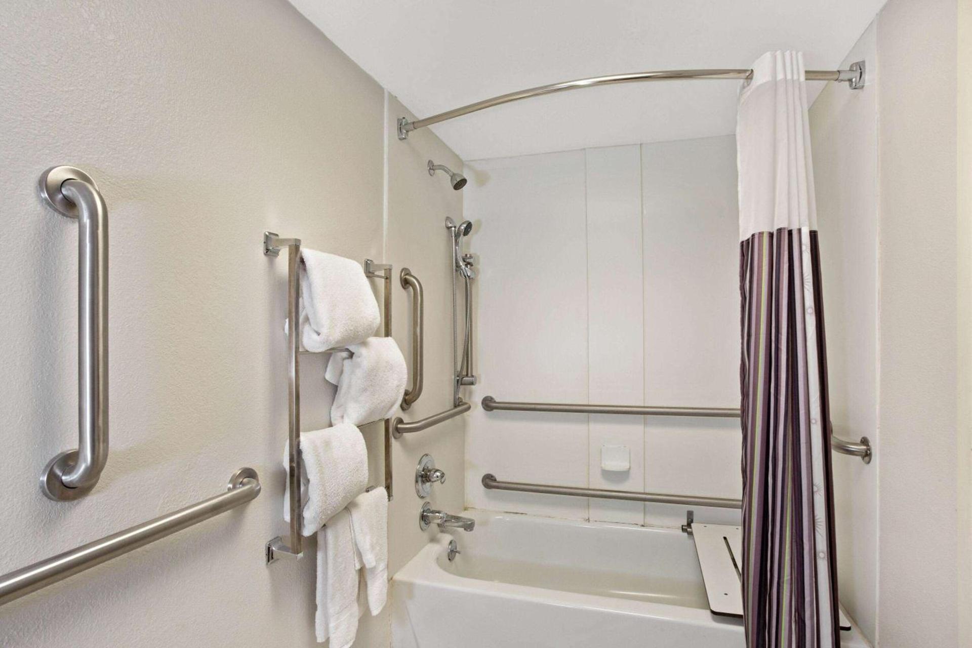 La Quinta by Wyndham New Haven photo 8