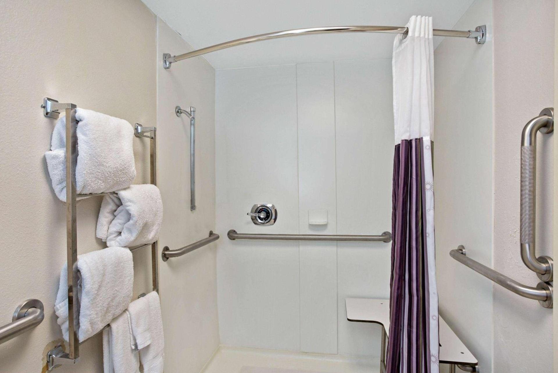 La Quinta by Wyndham New Haven photo 9