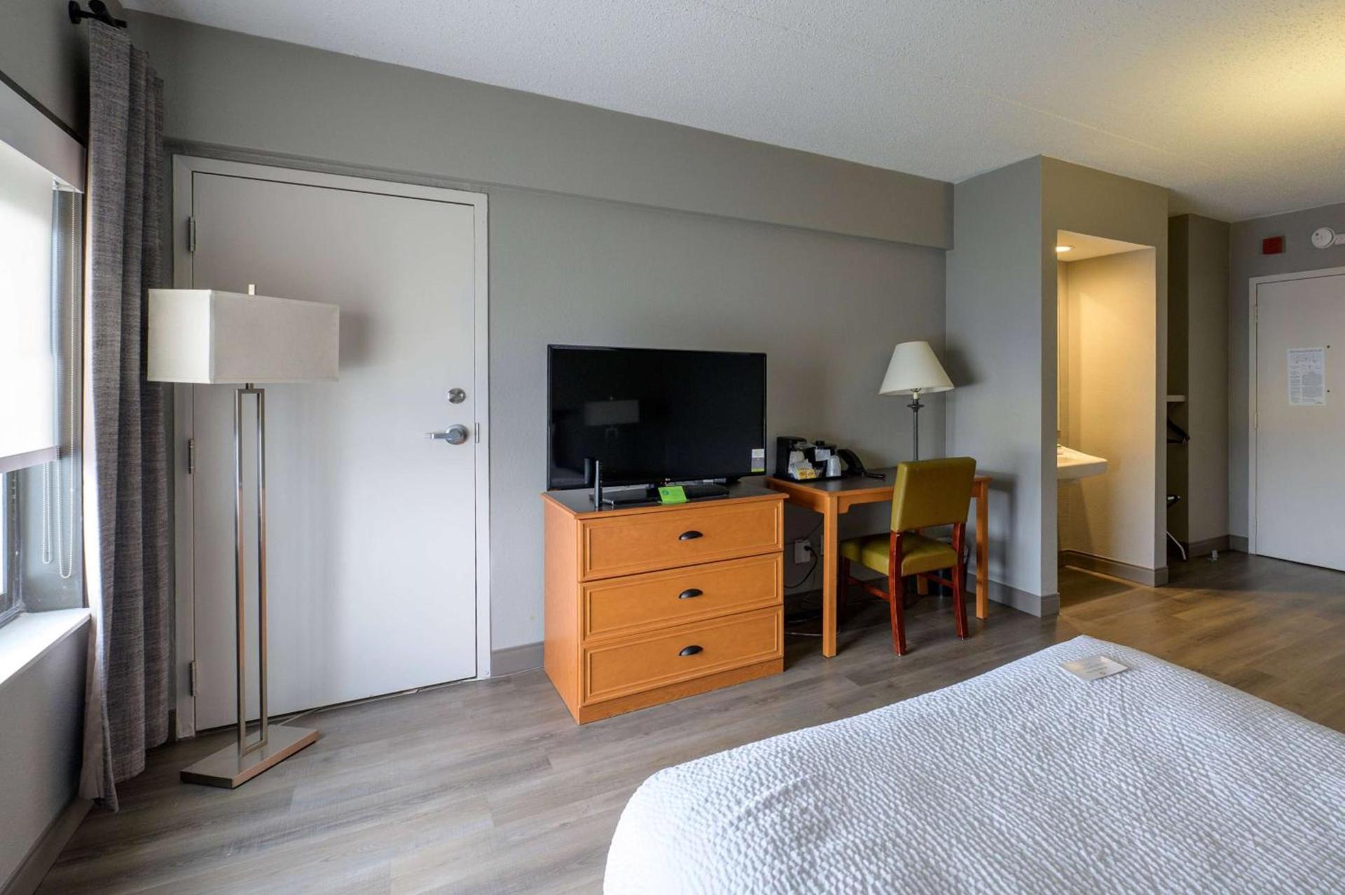 La Quinta by Wyndham New Haven photo 11
