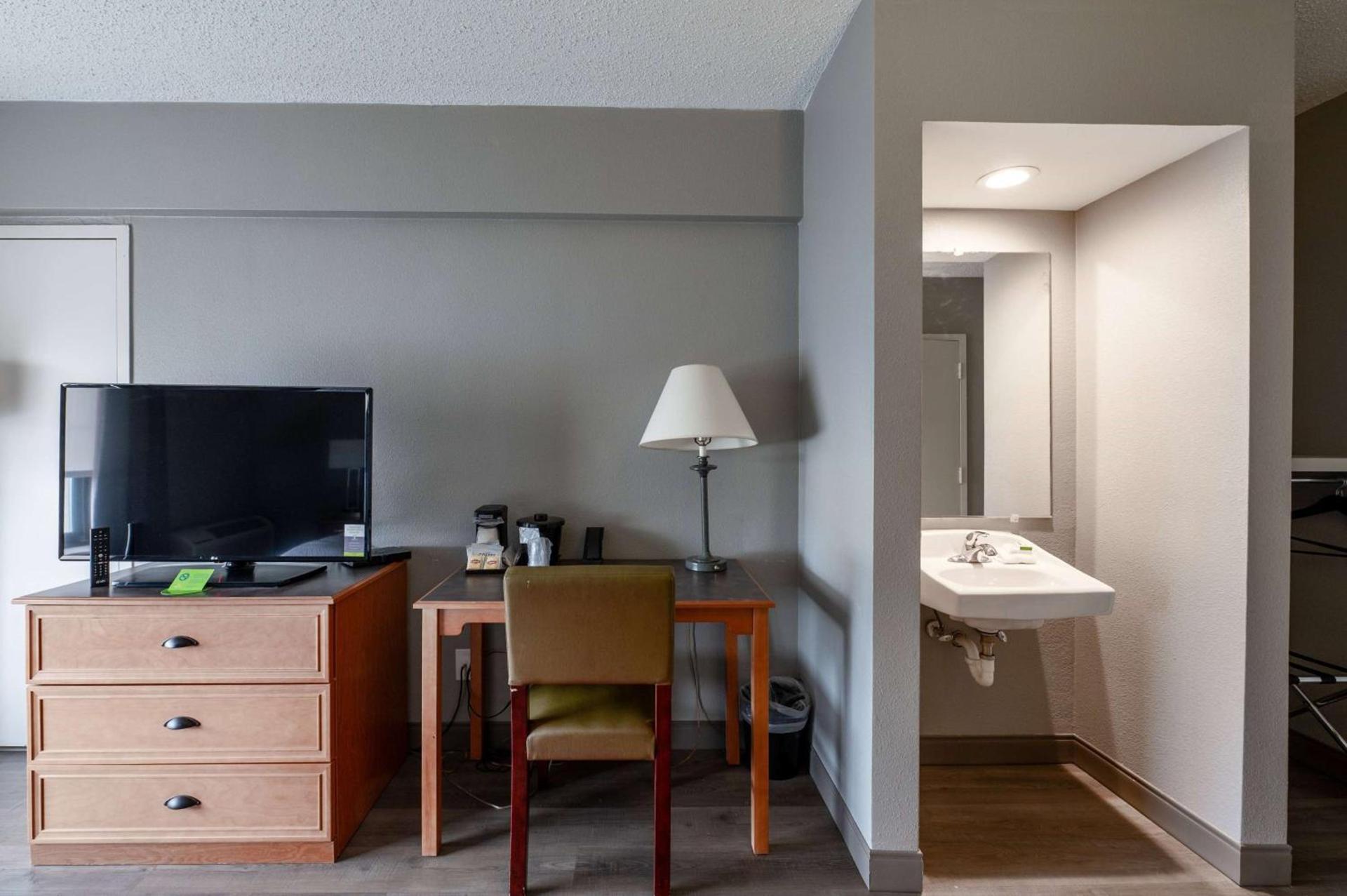 La Quinta by Wyndham New Haven photo 19