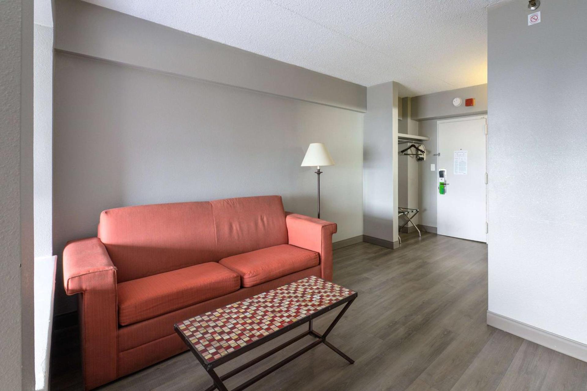 La Quinta by Wyndham New Haven photo 22