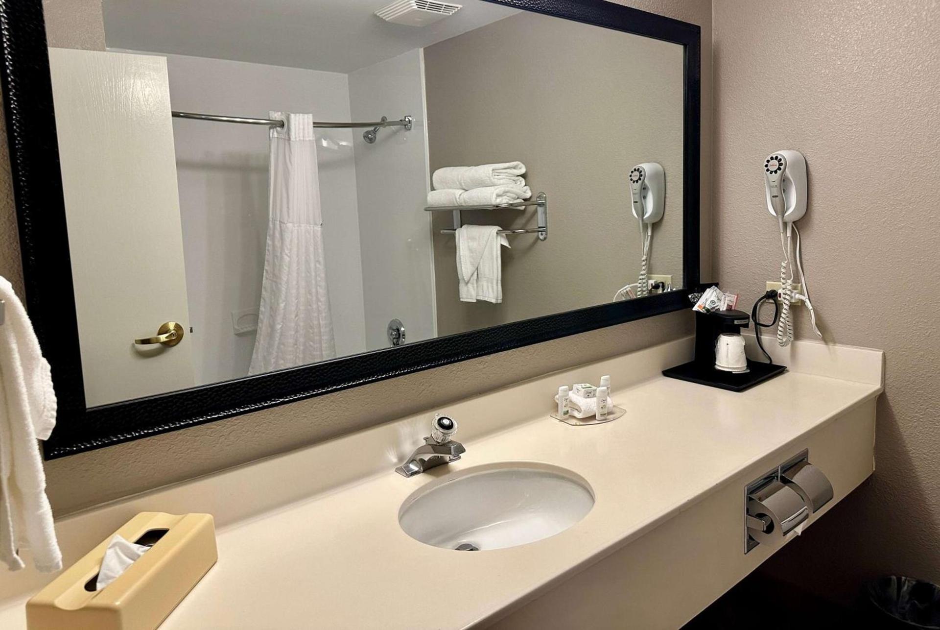 La Quinta by Wyndham Bannockburn-Deerfield photo 35