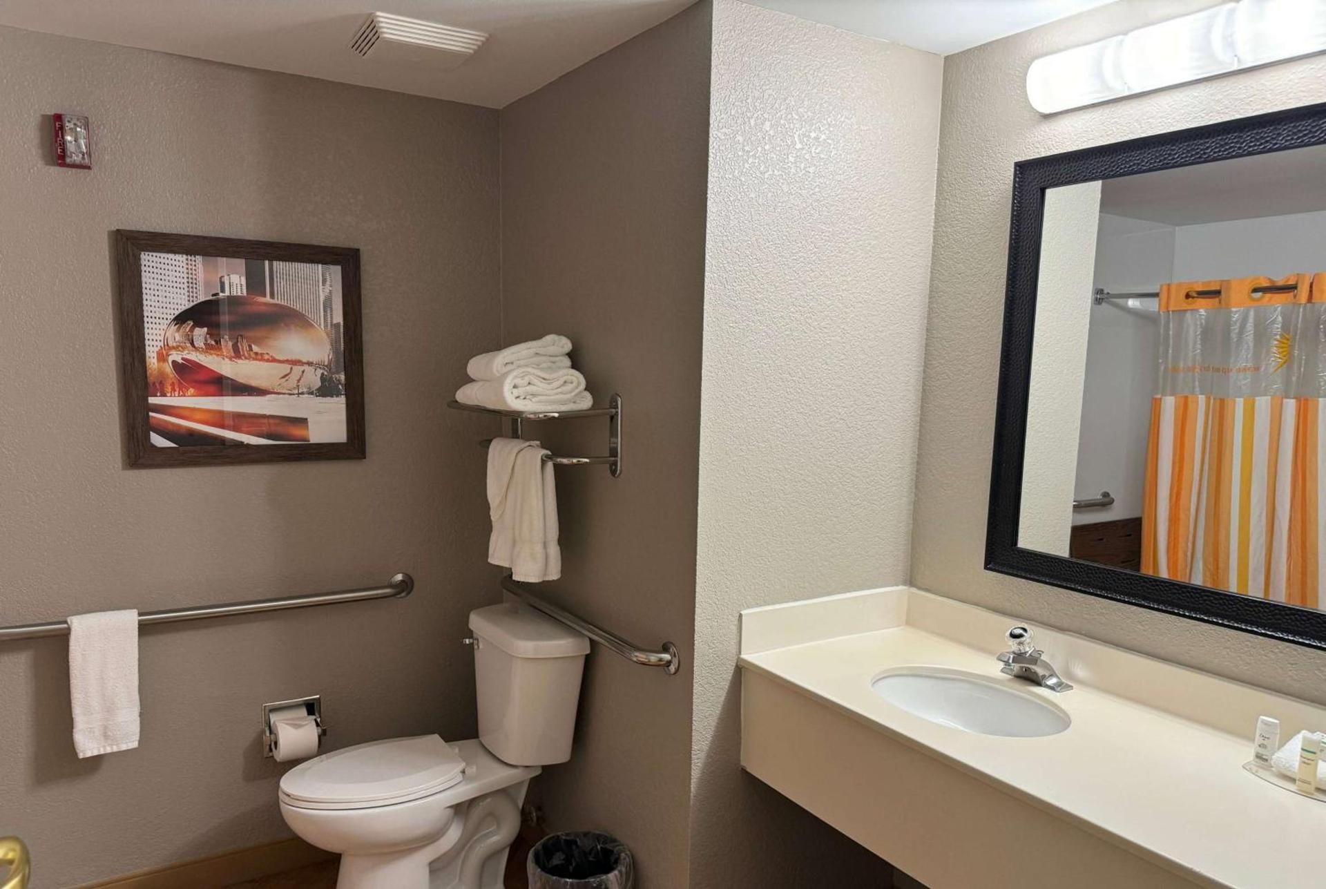 La Quinta by Wyndham Bannockburn-Deerfield photo 40