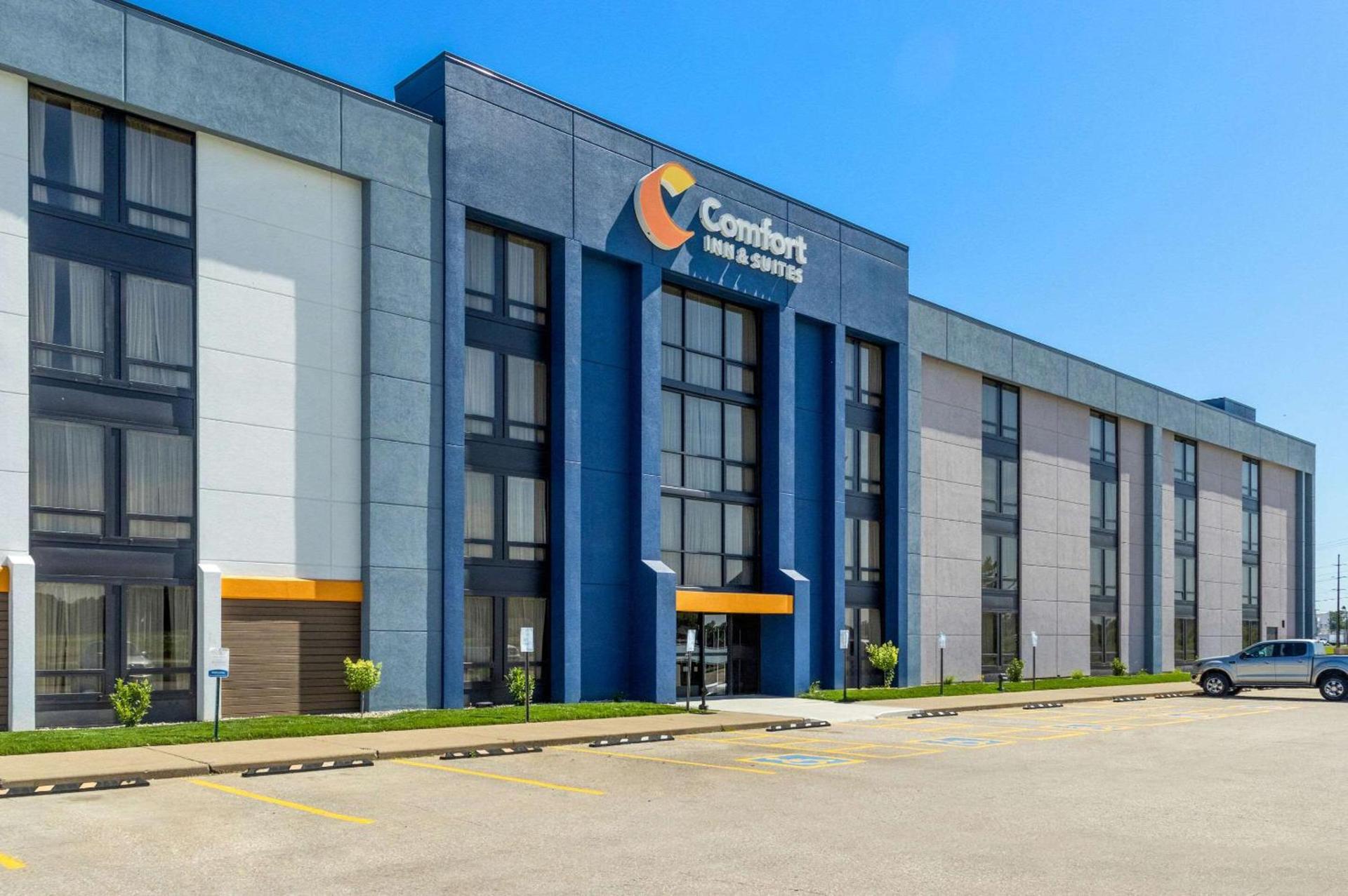 Comfort Inn & Suites Evansville Airport — hotel in Evansville