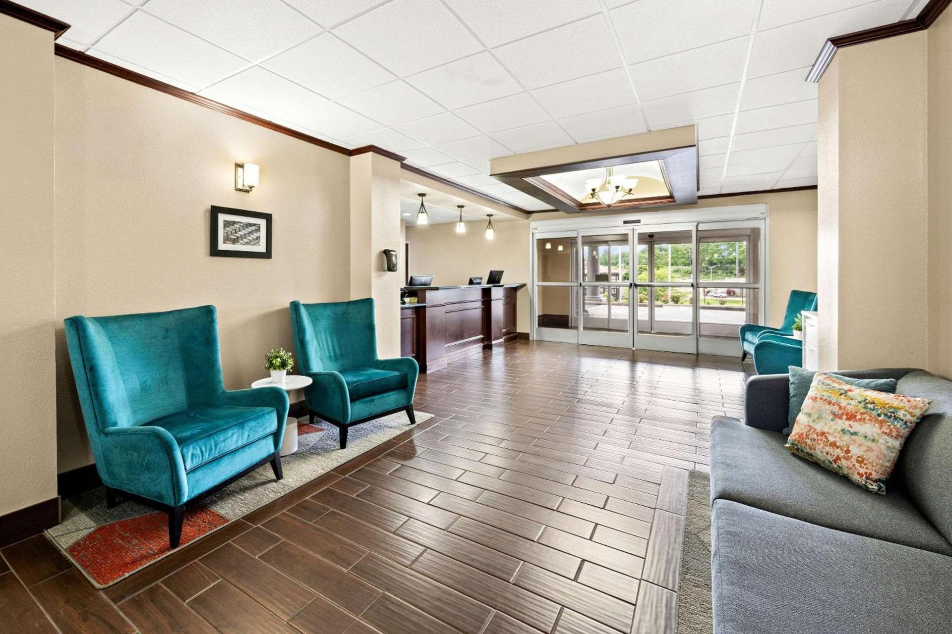 Comfort Suites Abingdon I-81 photo 7