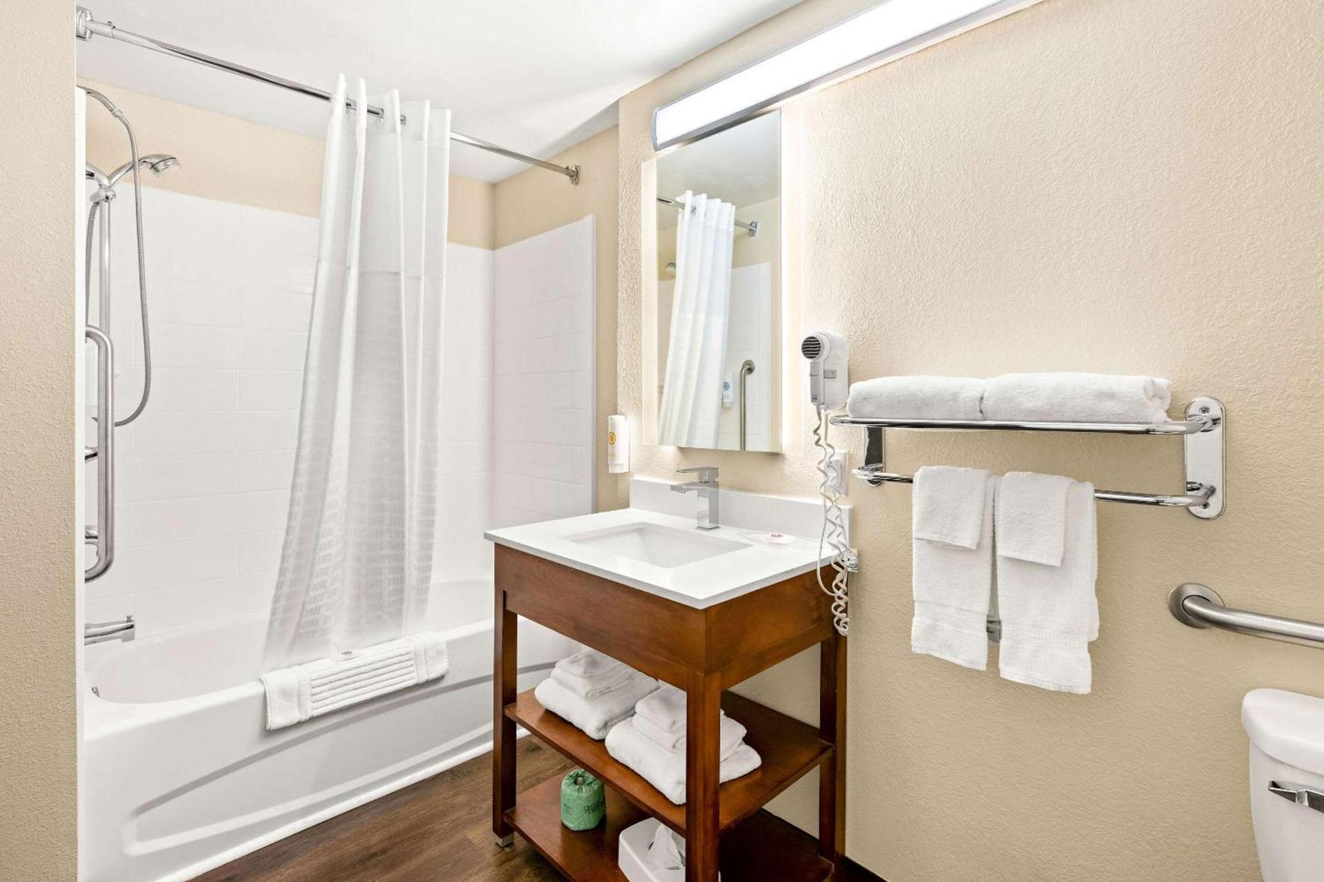 Comfort Suites Abingdon I-81 photo 8