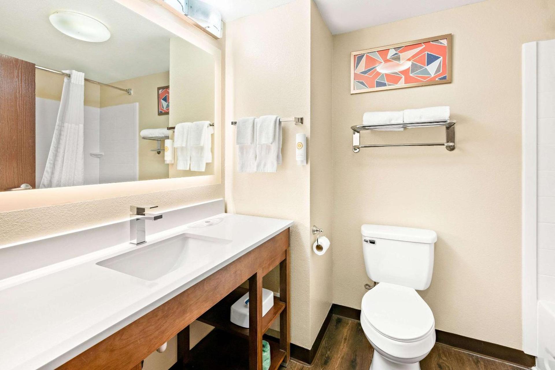 Comfort Suites Abingdon I-81 photo 11