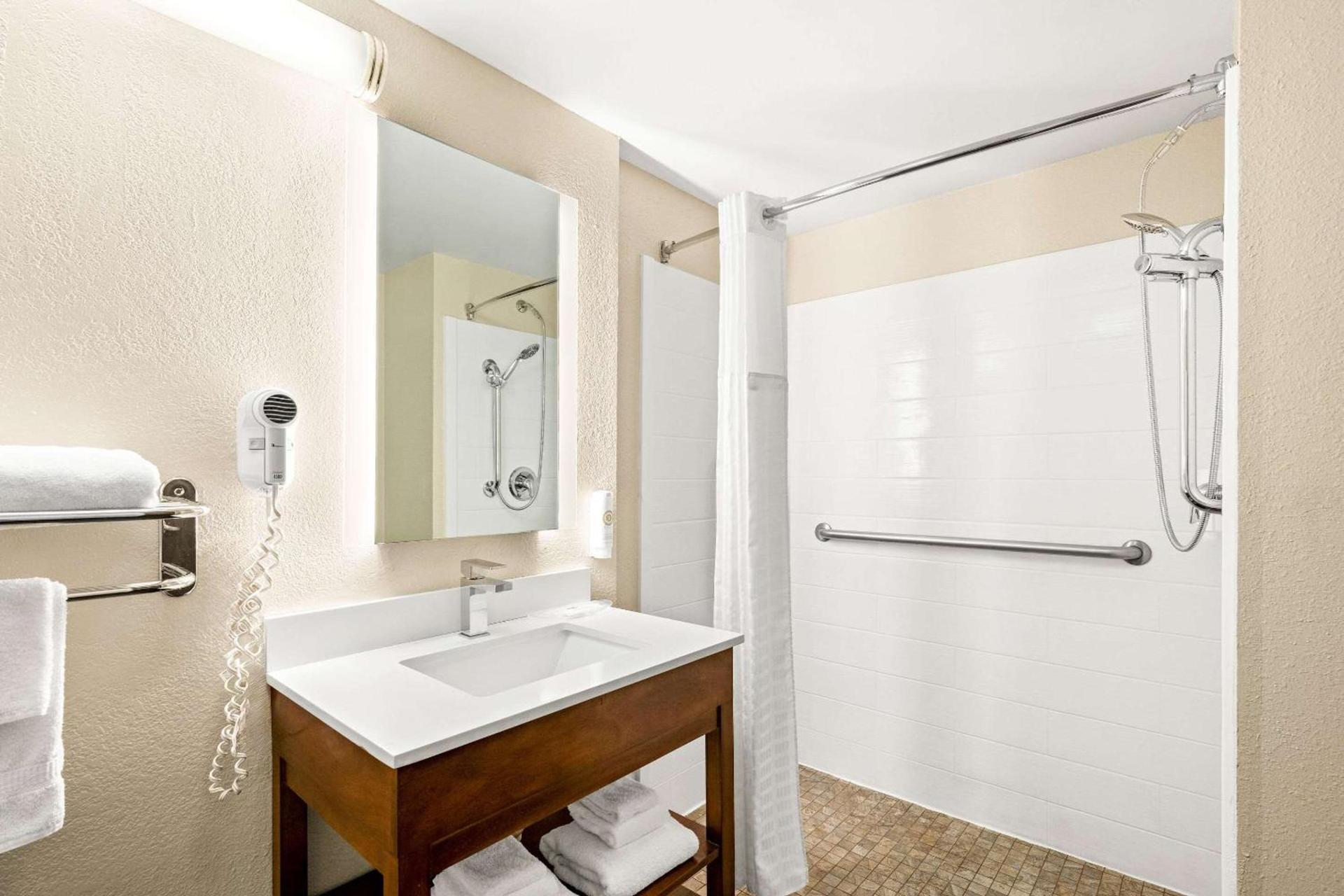 Comfort Suites Abingdon I-81 photo 10