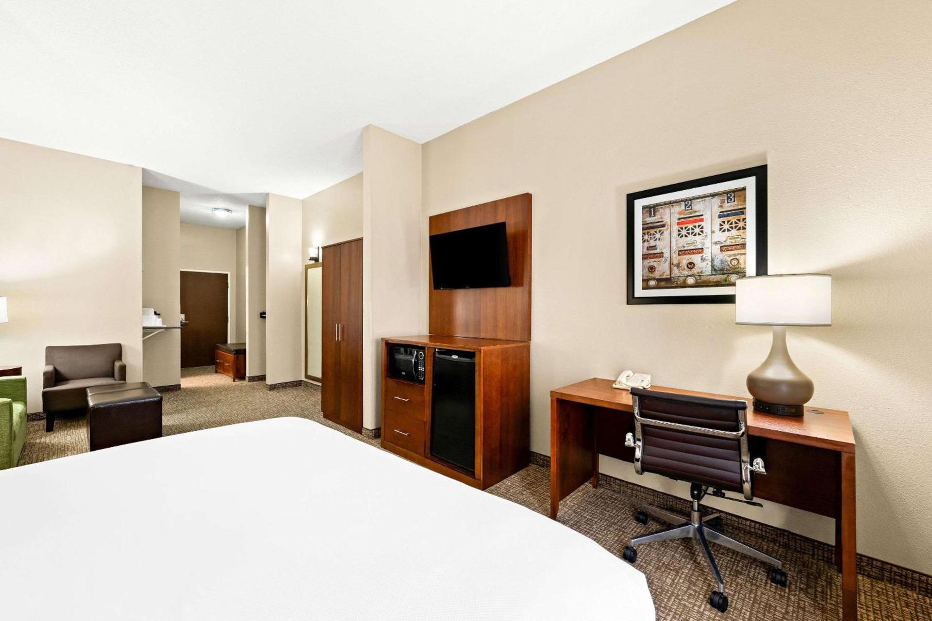 Comfort Suites Abingdon I-81 photo 14