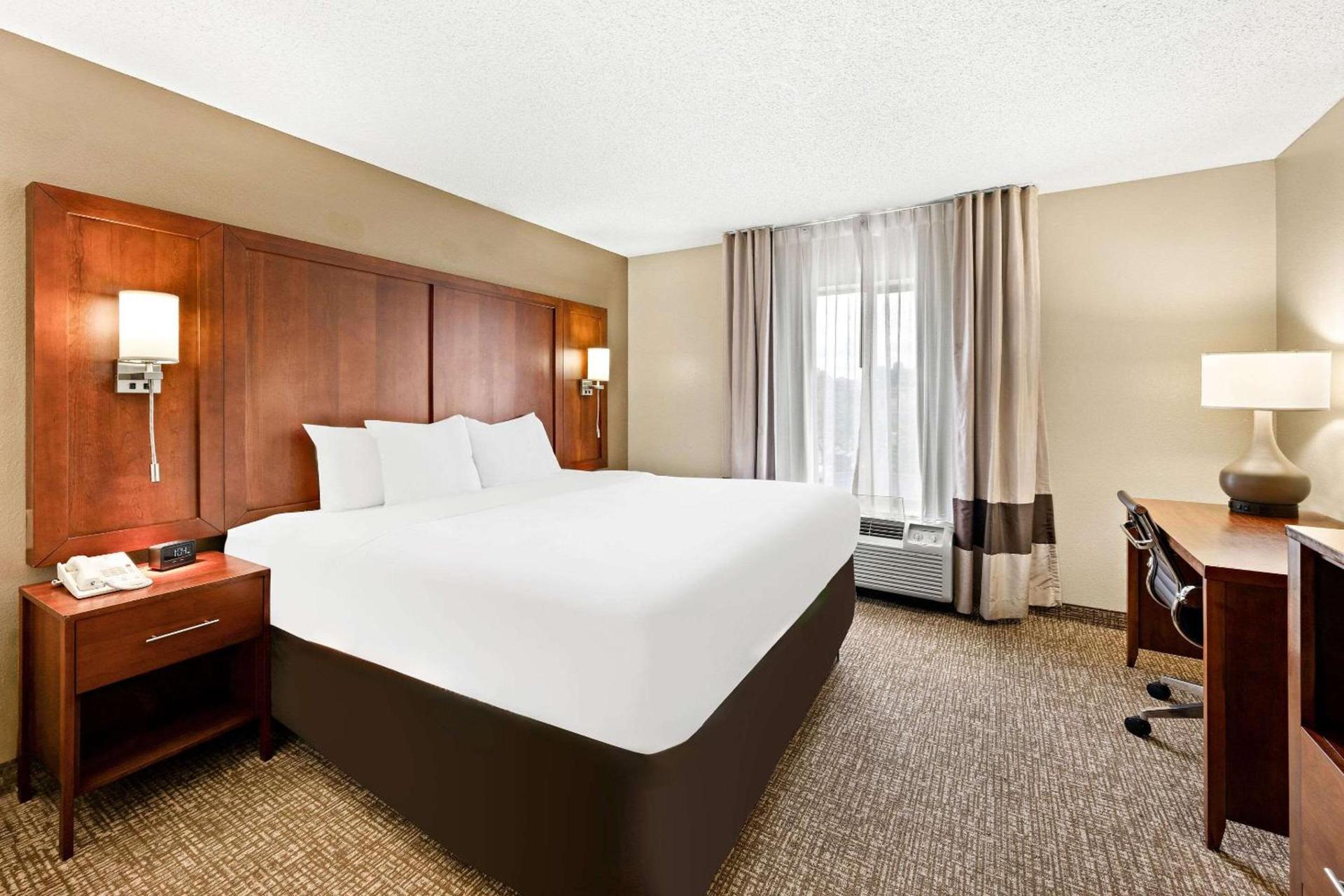 Comfort Suites Abingdon I-81 photo 17