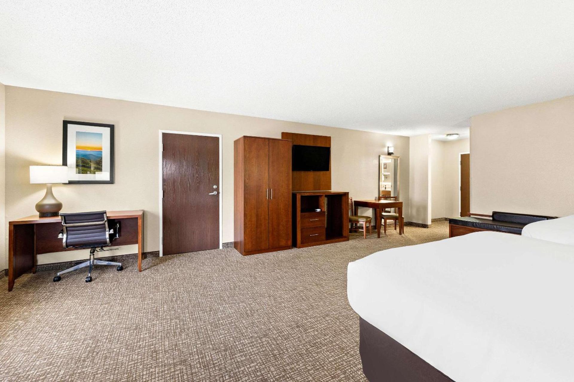 Comfort Suites Abingdon I-81 photo 29