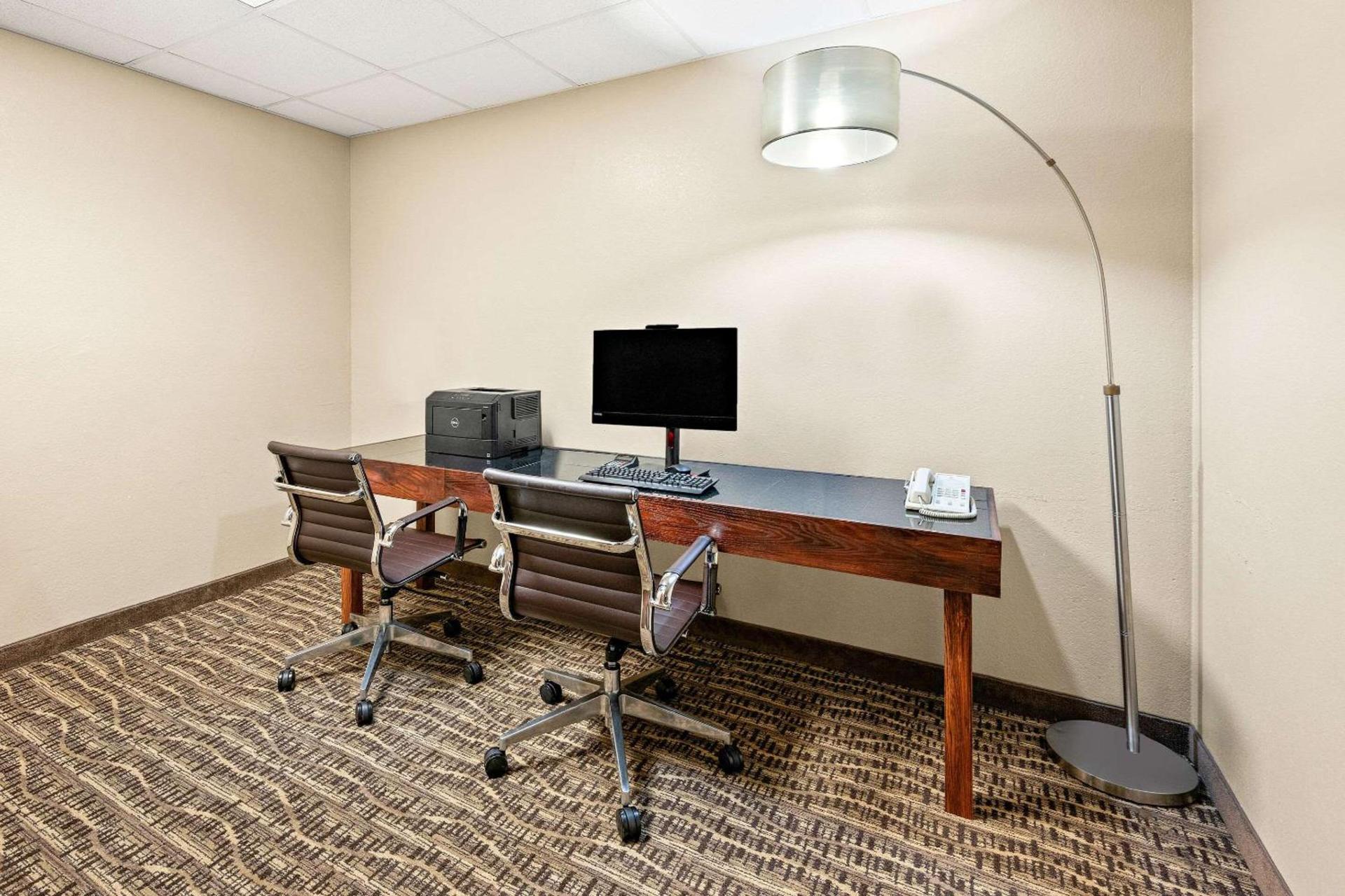 Comfort Suites Abingdon I-81 photo 35