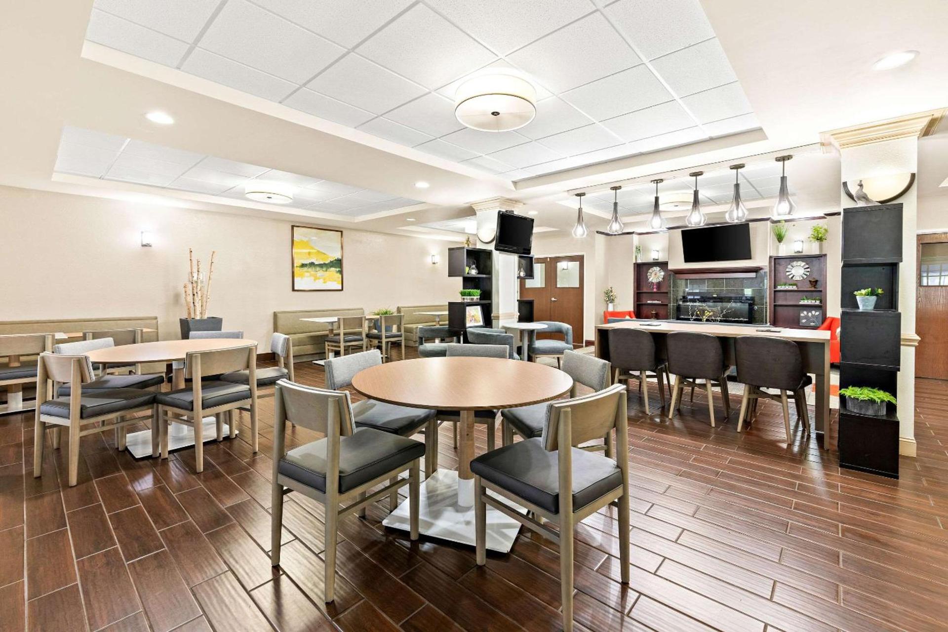 Comfort Suites Abingdon I-81 photo 38