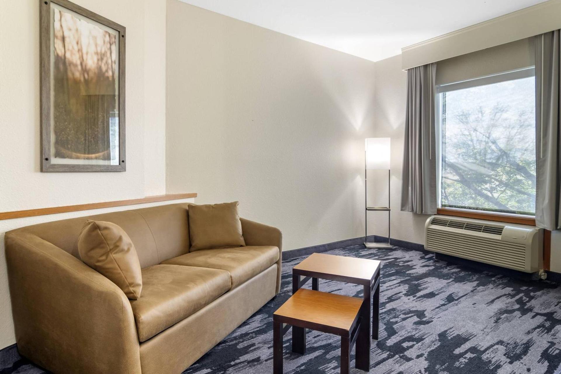 Fairfield Inn & Suites by Marriott Commerce photo 14