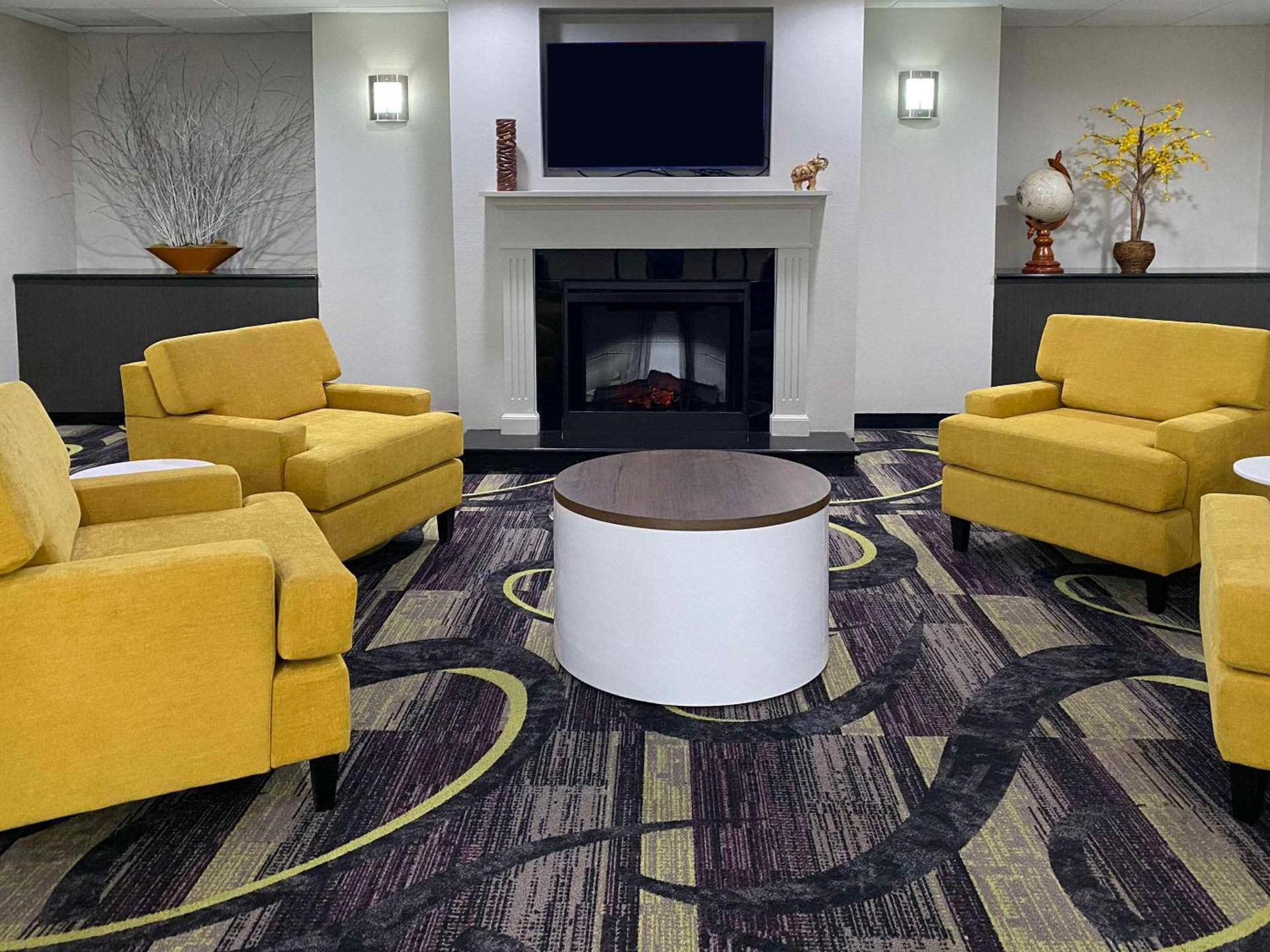 MainStay Suites Conover-Hickory photo 6