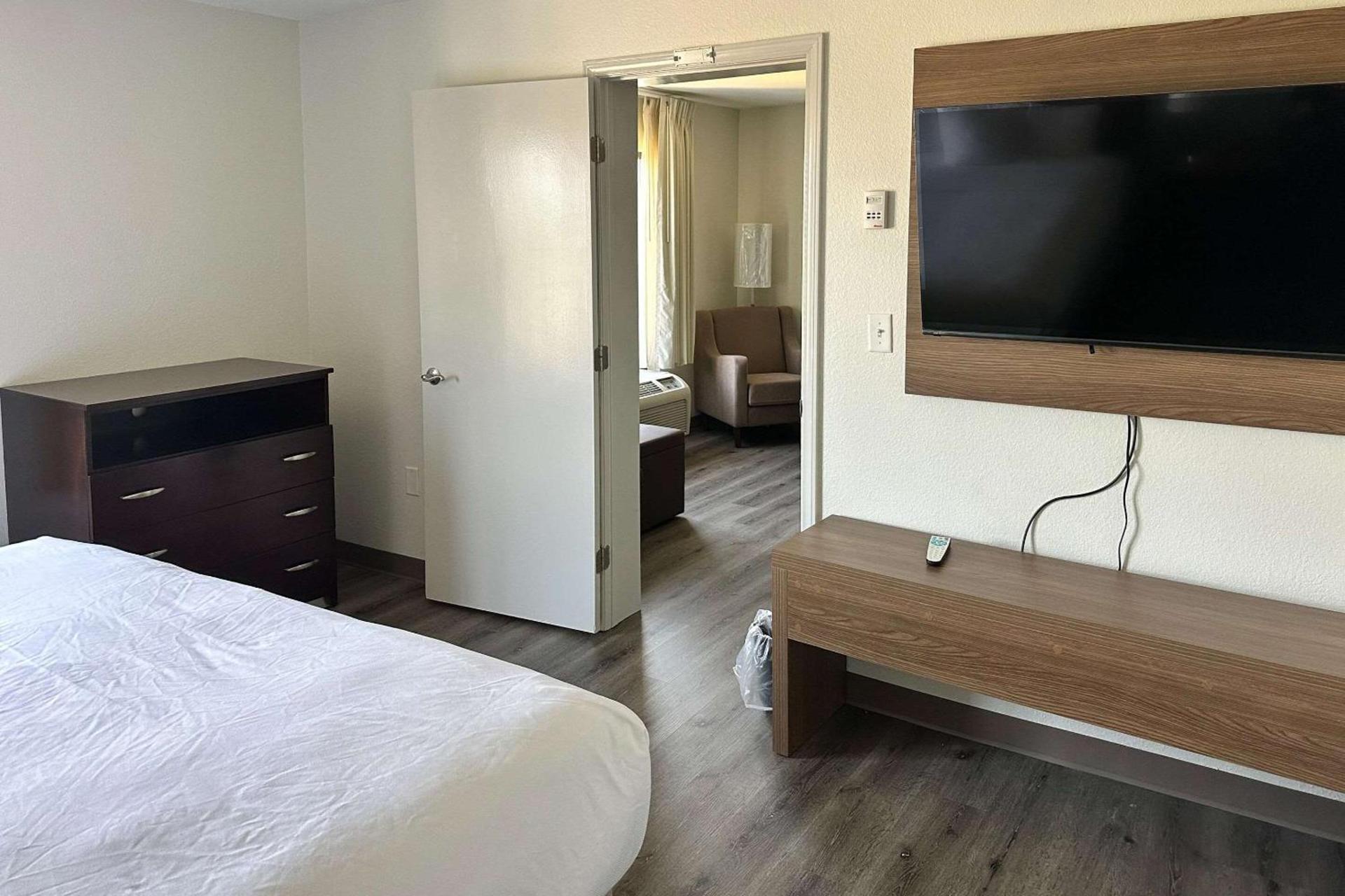 MainStay Suites Conover-Hickory photo 9