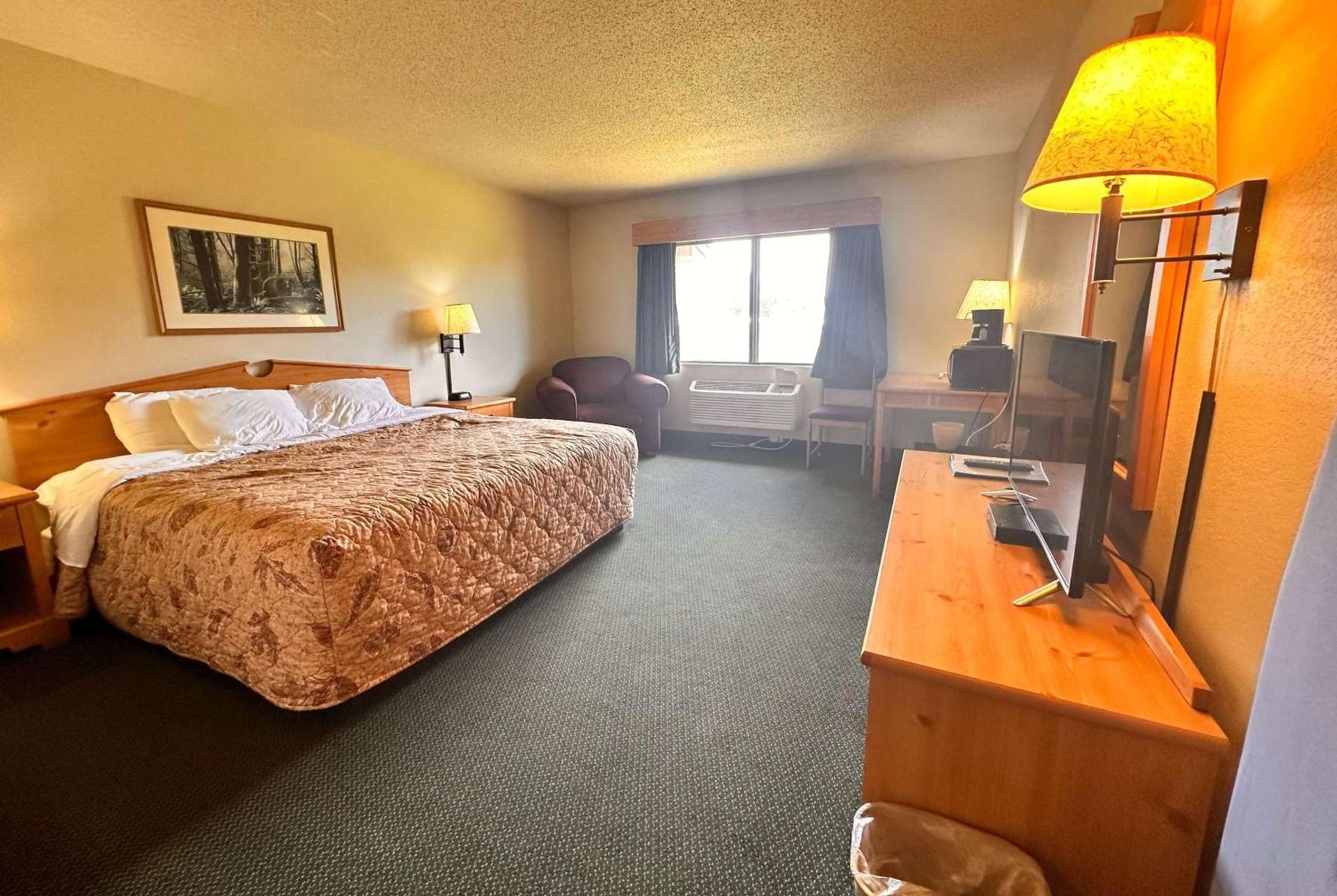 Shell Lake Lodge, a Travelodge by Wyndham photo 4