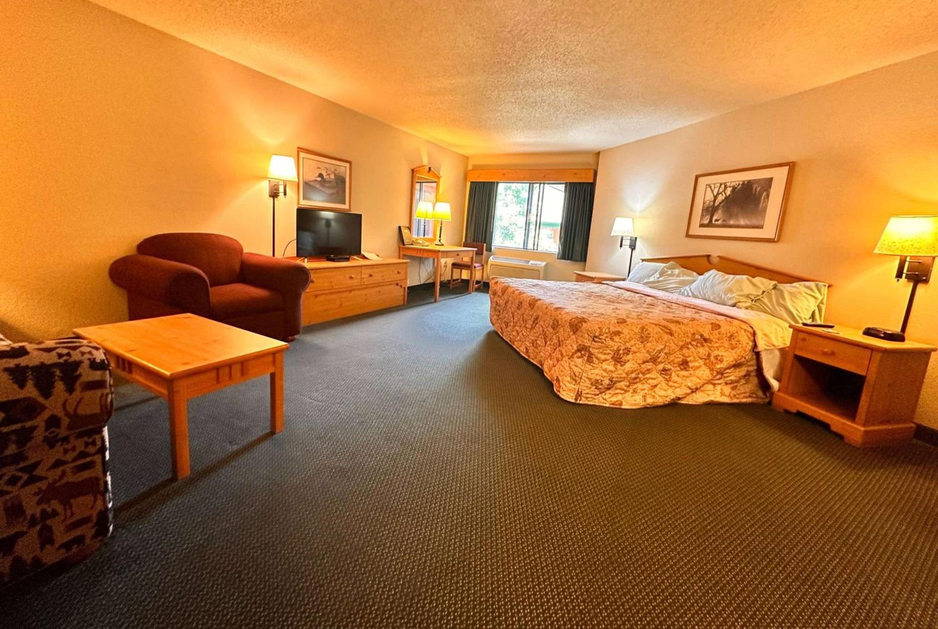 Shell Lake Lodge, a Travelodge by Wyndham photo 5