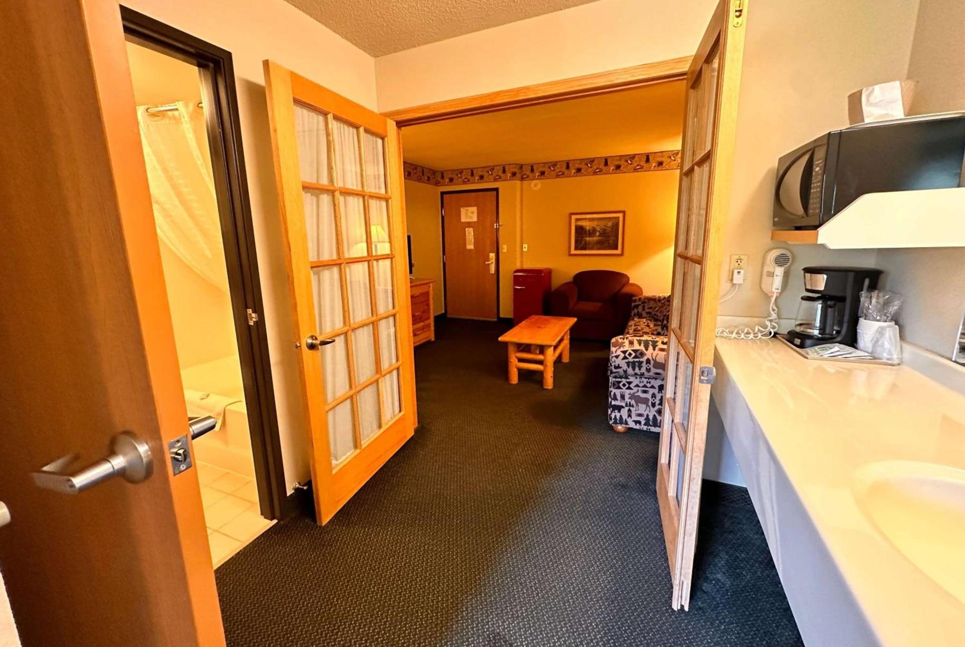 Shell Lake Lodge, a Travelodge by Wyndham photo 13