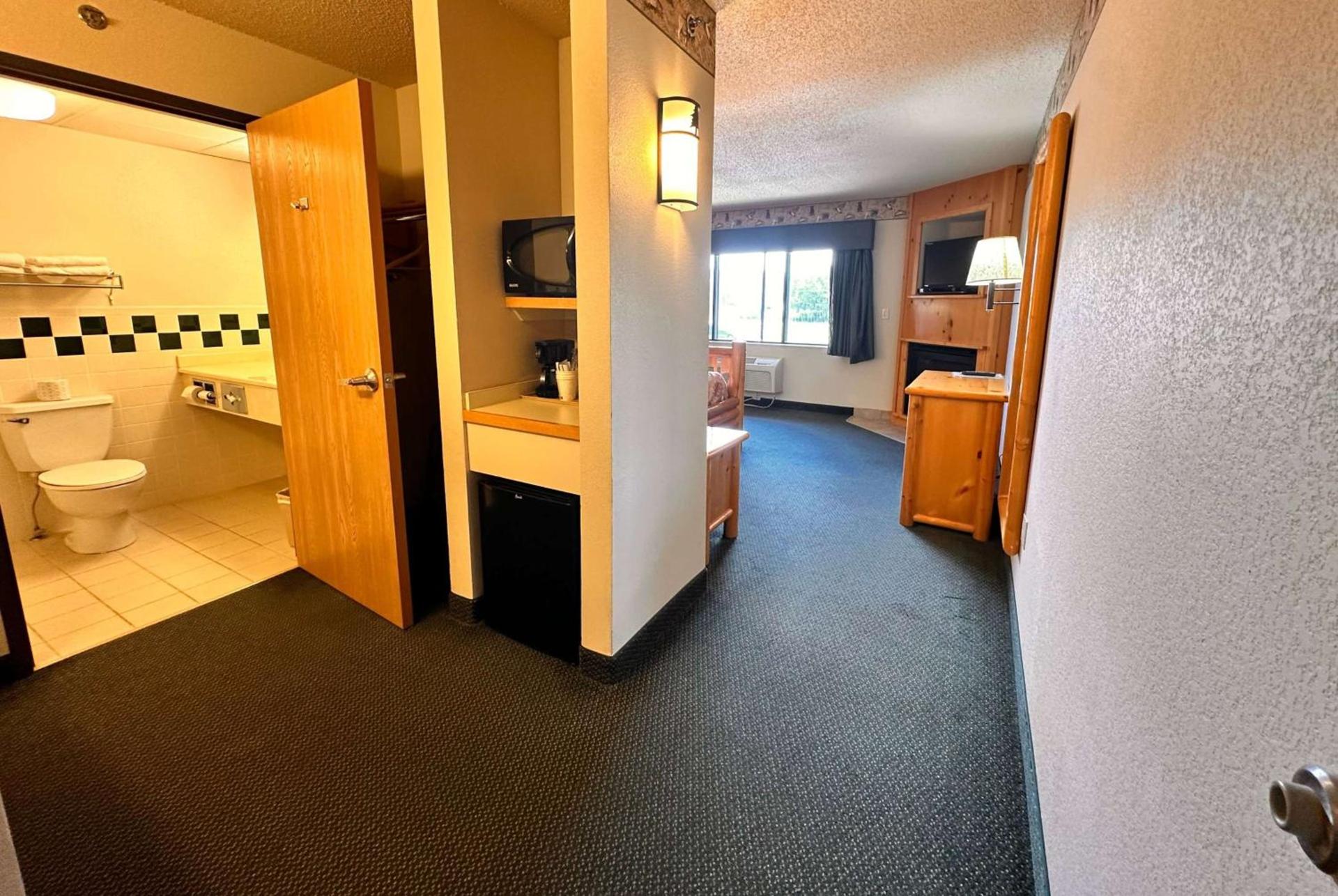 Shell Lake Lodge, a Travelodge by Wyndham photo 14
