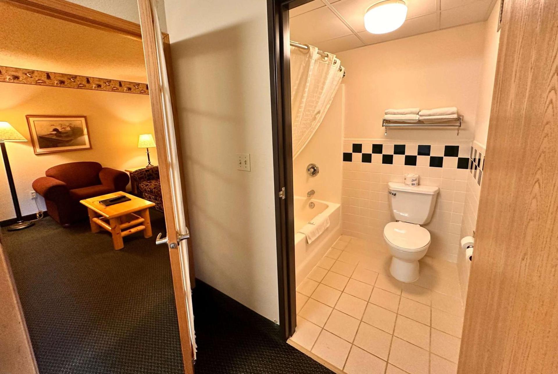 Shell Lake Lodge, a Travelodge by Wyndham photo 22