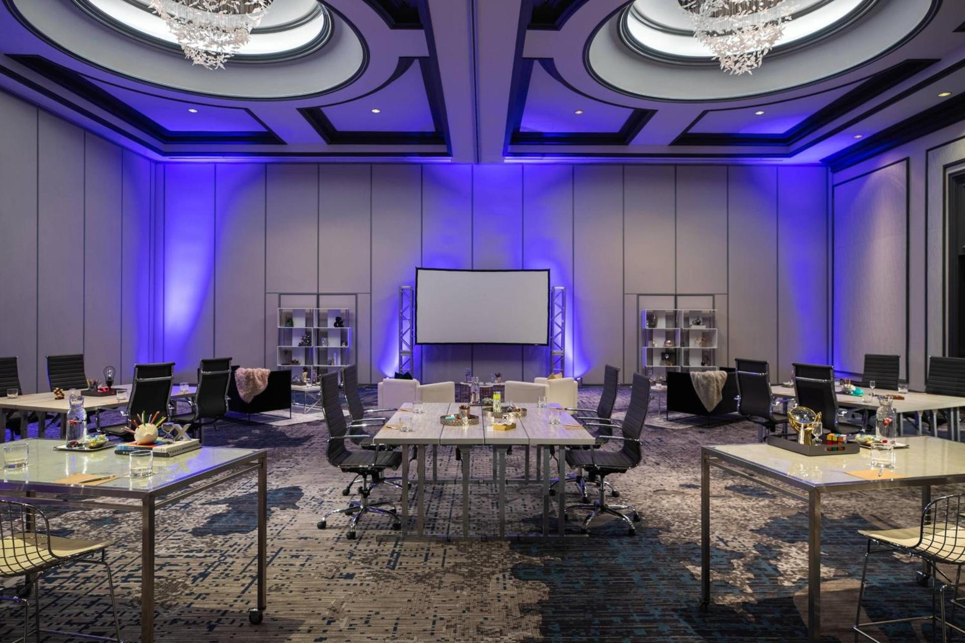 Renaissance Chicago Downtown Hotel photo 59