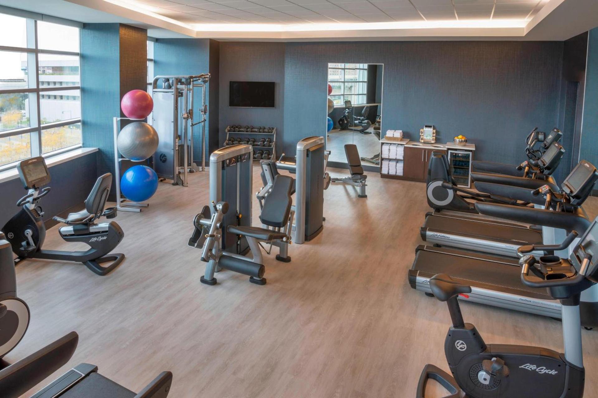 Buffalo Marriott at LECOM HARBORCENTER photo 38