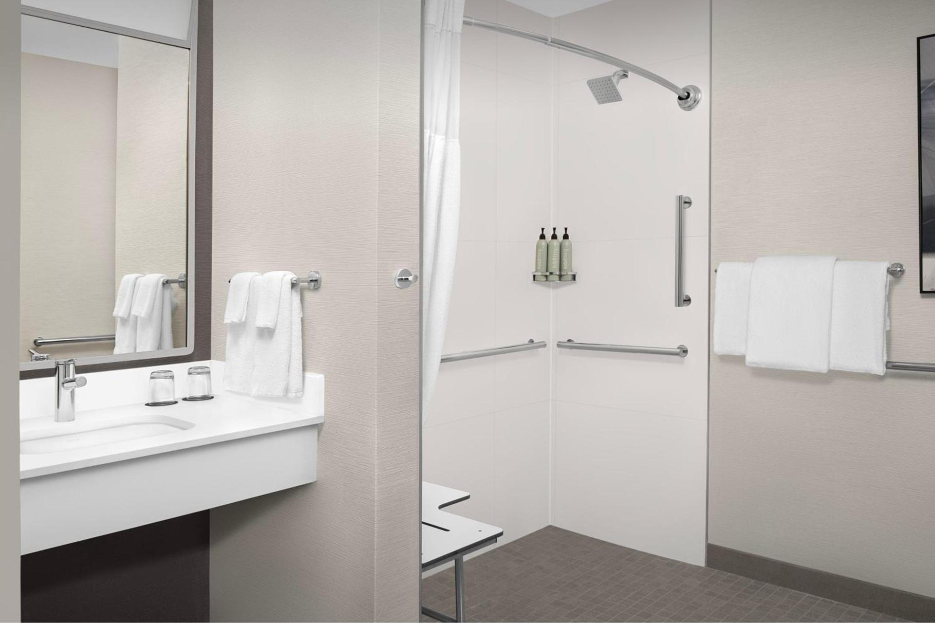 Courtyard by Marriott Portland Tigard photo 40