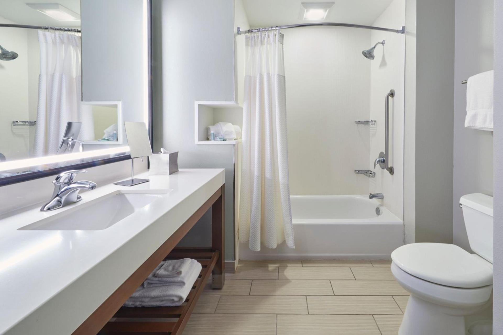 Courtyard by Marriott Oahu North Shore - No Resort Fee photo 31