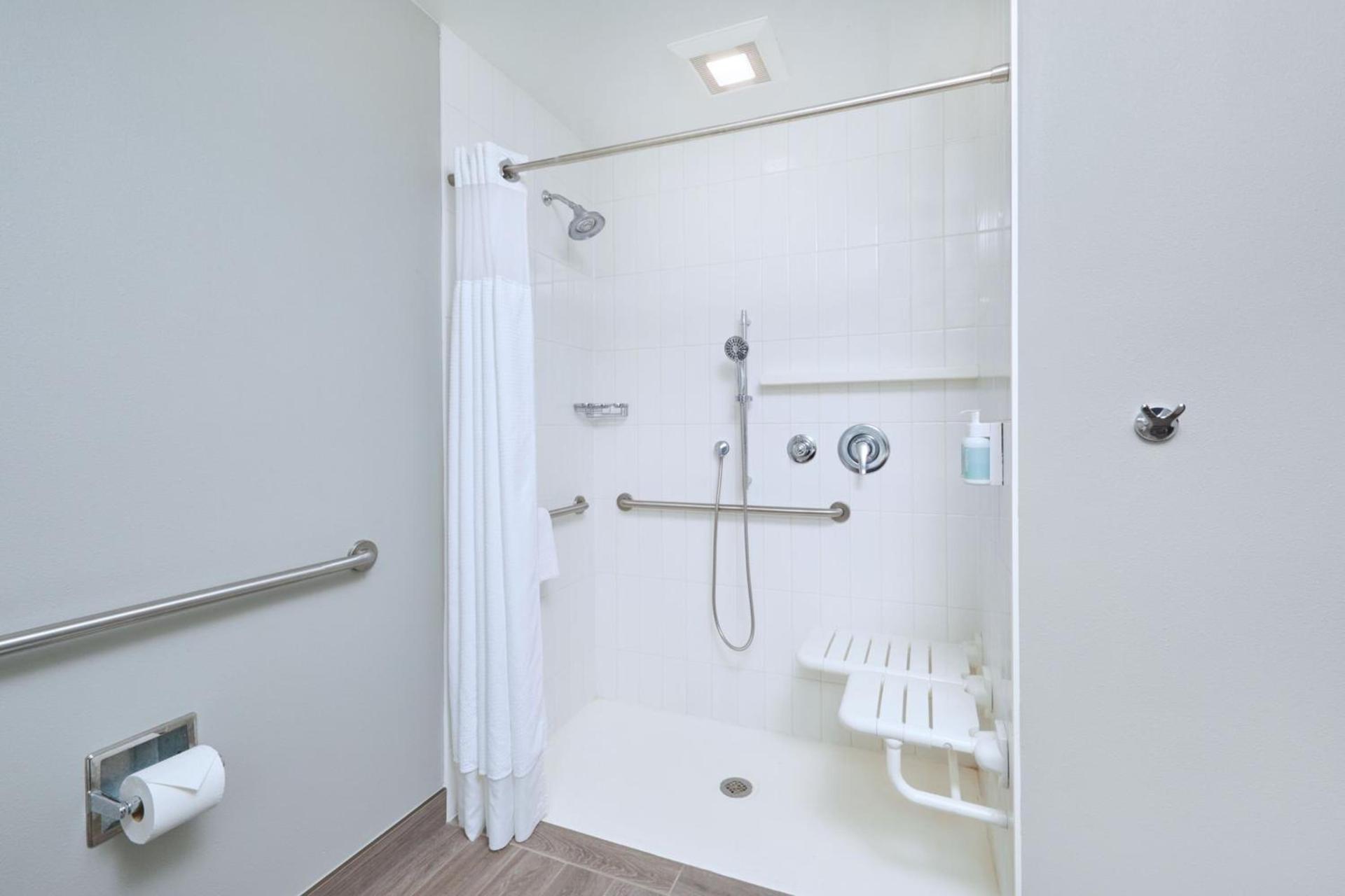 Courtyard by Marriott Oahu North Shore - No Resort Fee photo 33