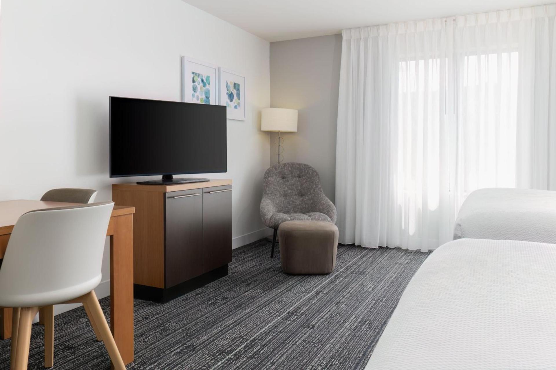 TownePlace Suites by Marriott Erie photo 13