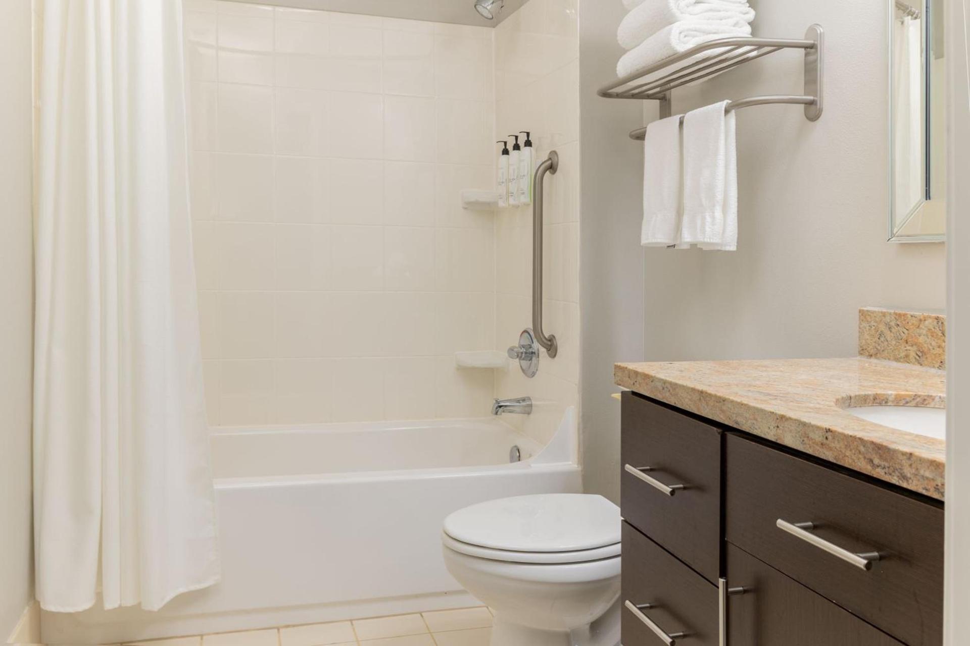 TownePlace Suites by Marriott Erie photo 24